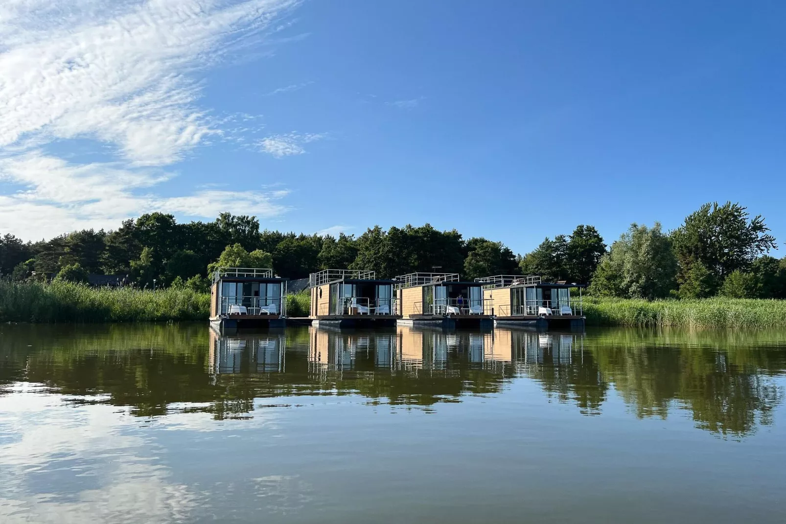 Domek na wodzie dla 2 osób jedna sypialnia-Buitenkant zomer