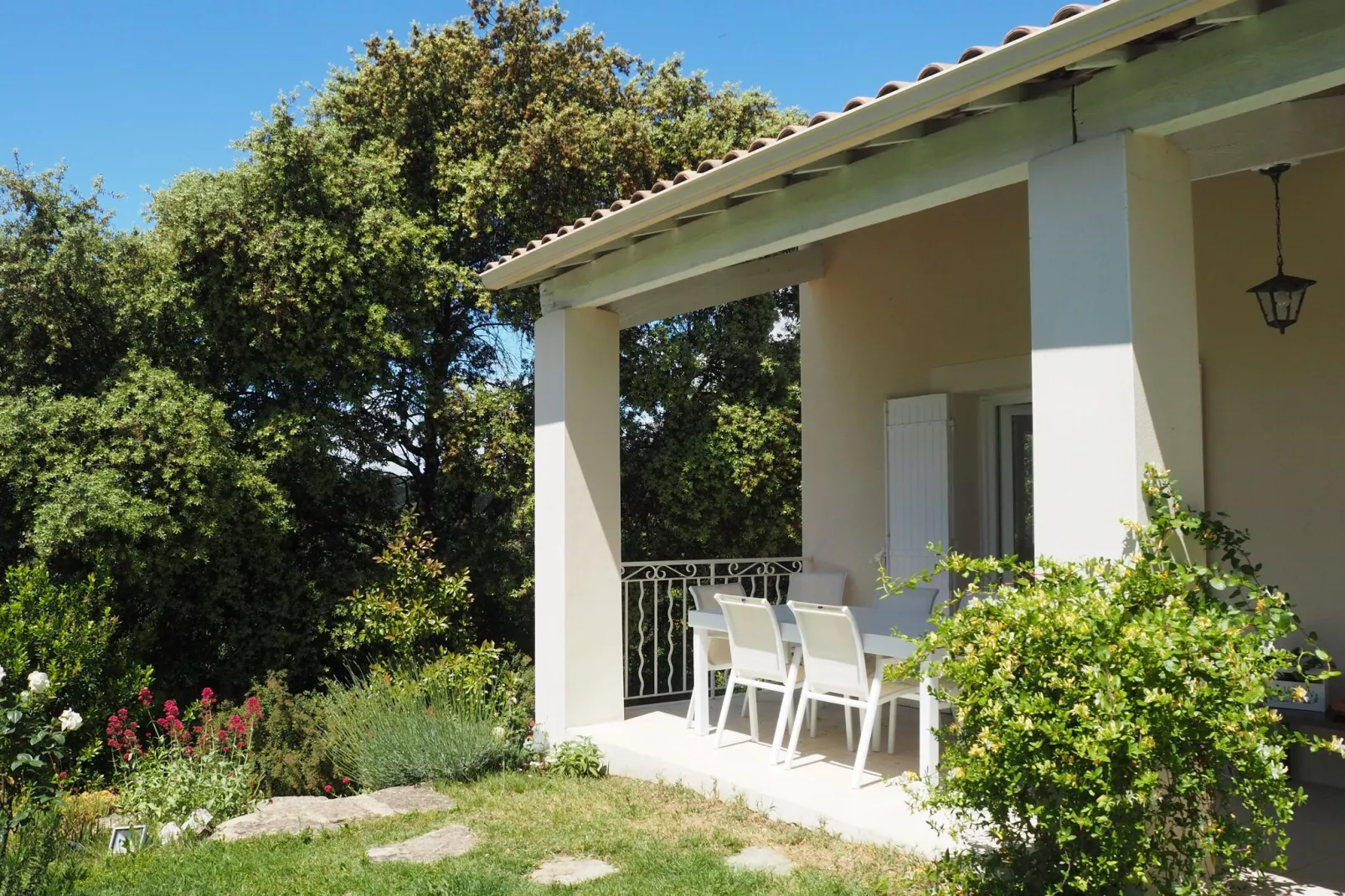 Ferienhaus in Villes-sur-Auzon-Terrasbalkon