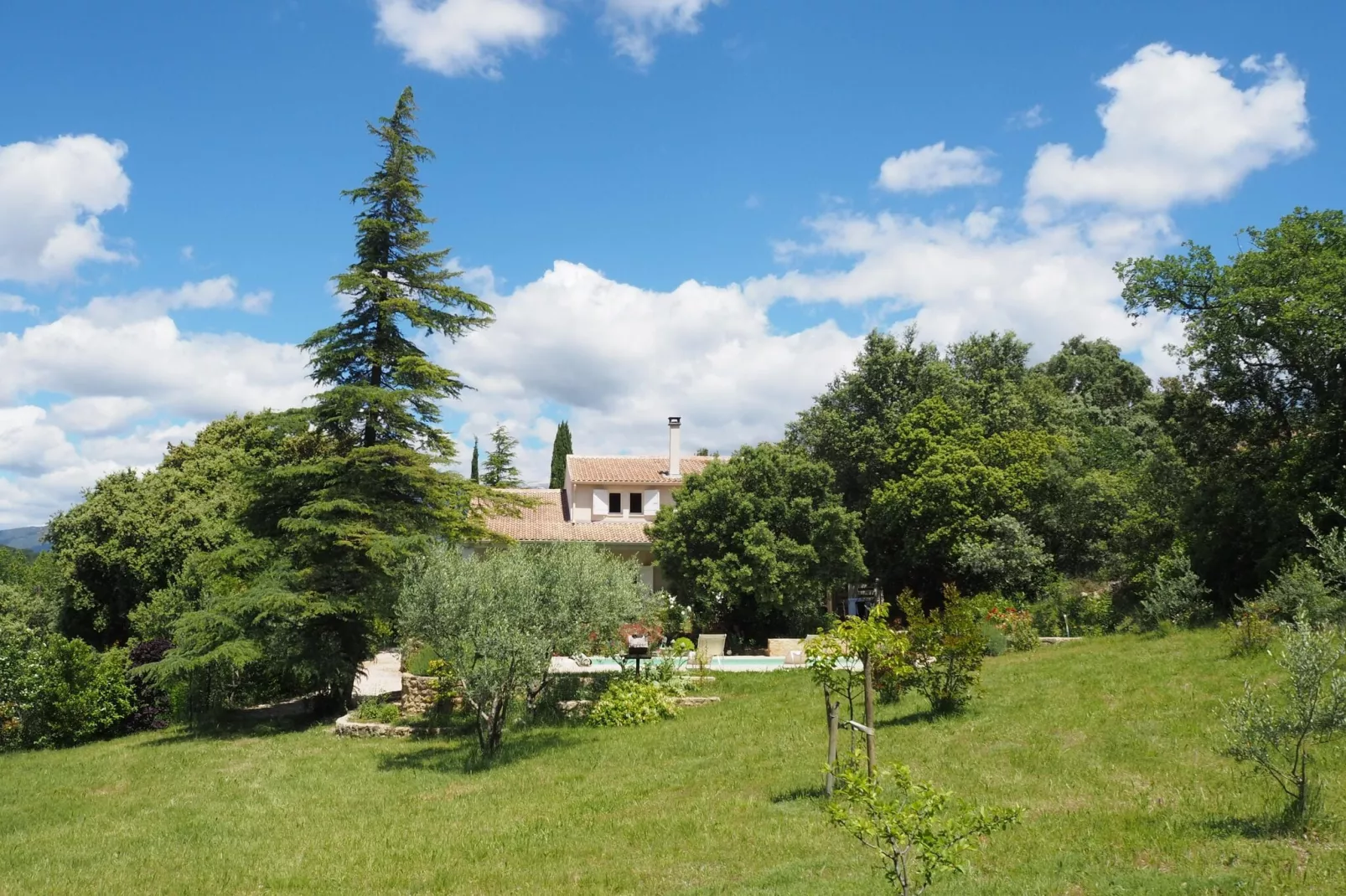 Ferienhaus in Villes-sur-Auzon-Tuinen zomer