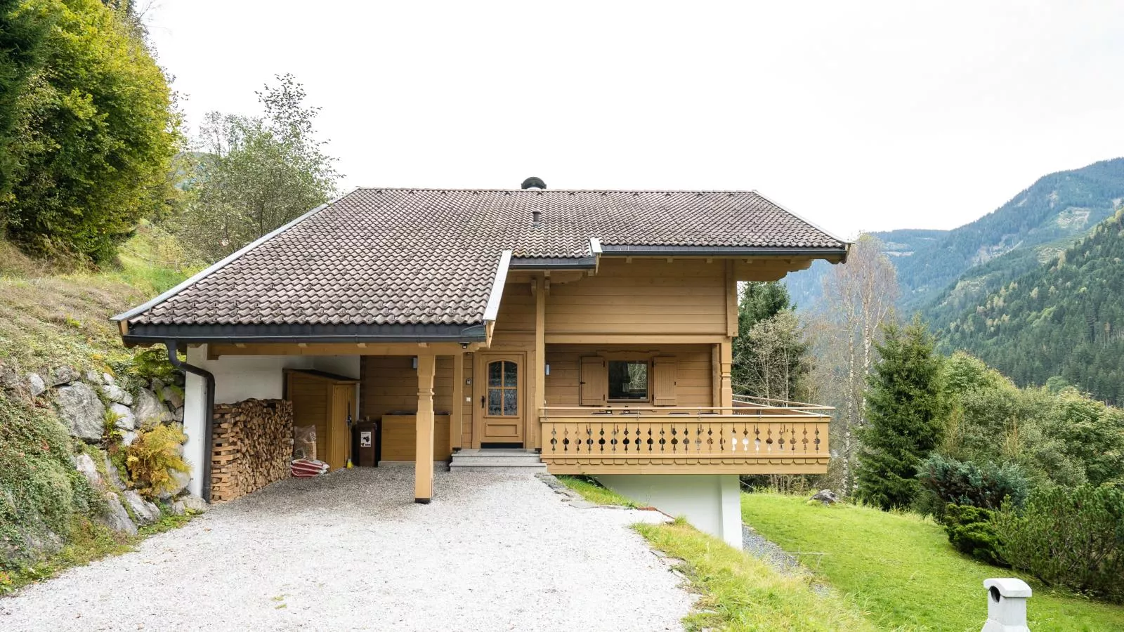 Chalet Huski Viehhofen-Buitenkant zomer