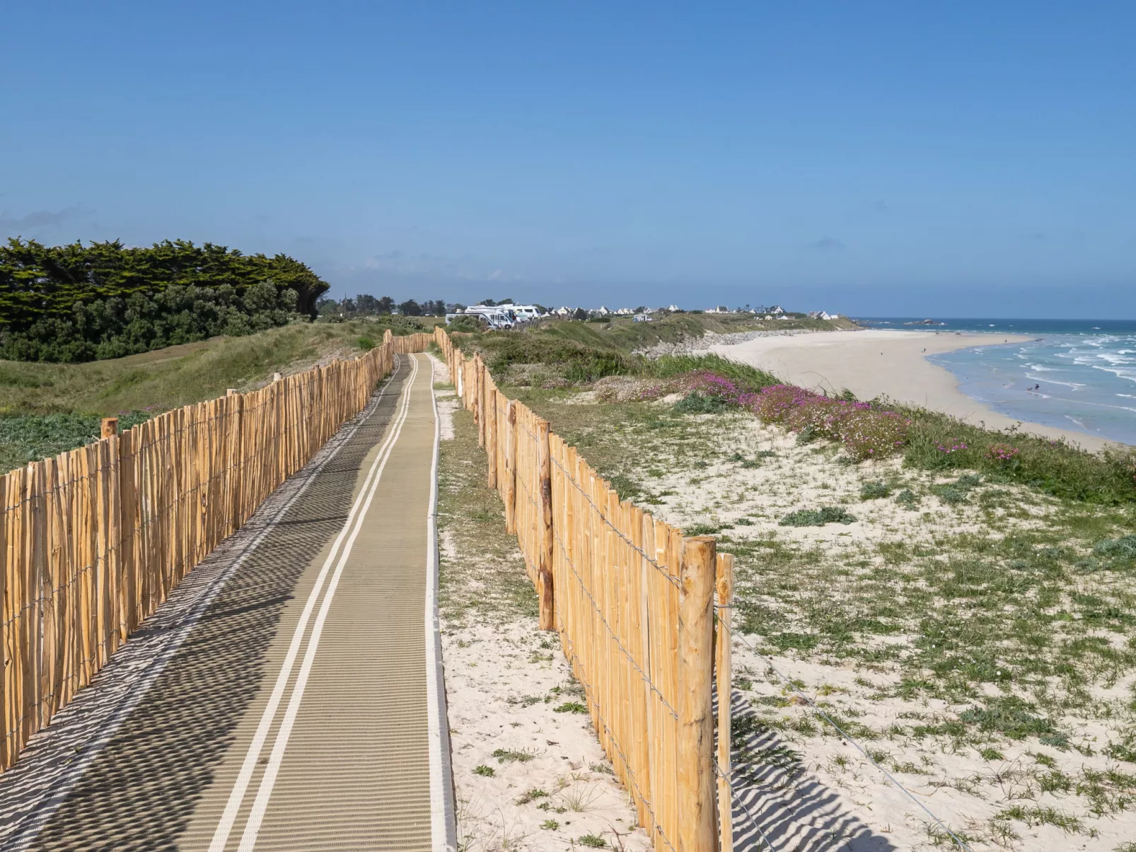 Petit Chalet à la Plage-Buiten