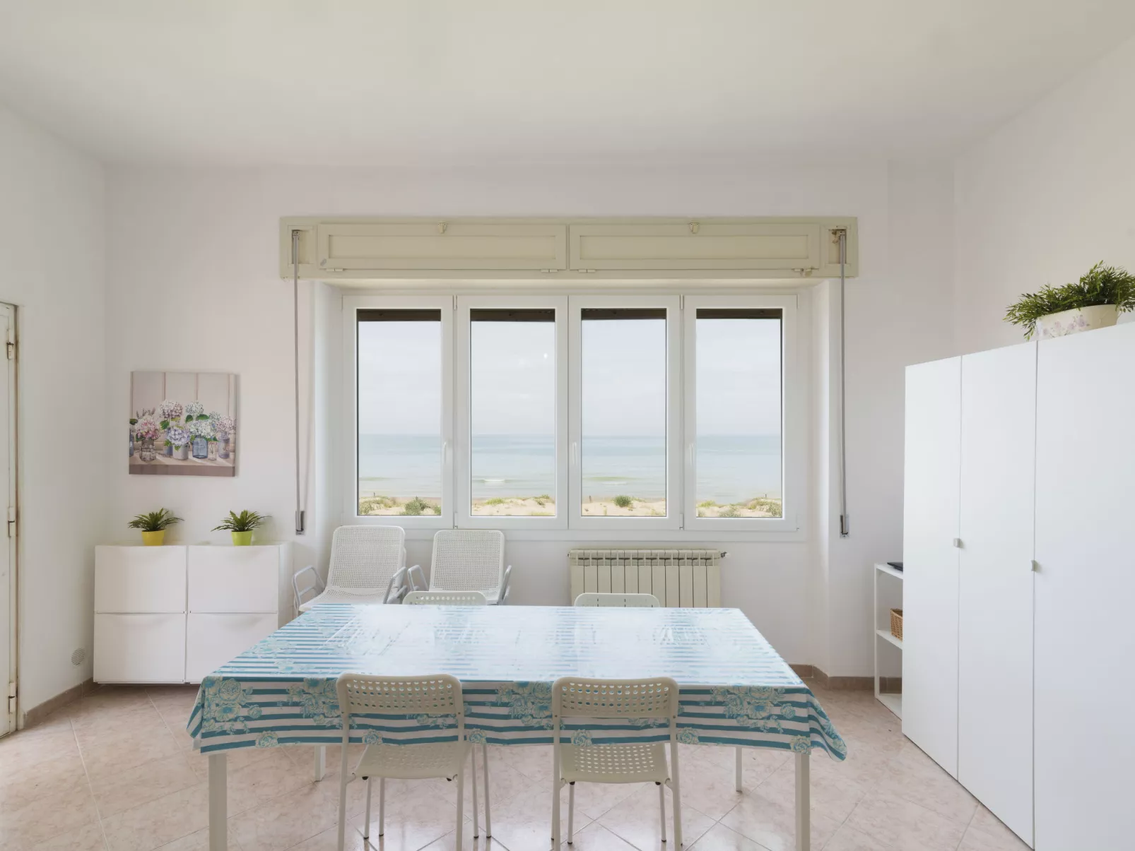 Rome's Beach House 1-Binnen