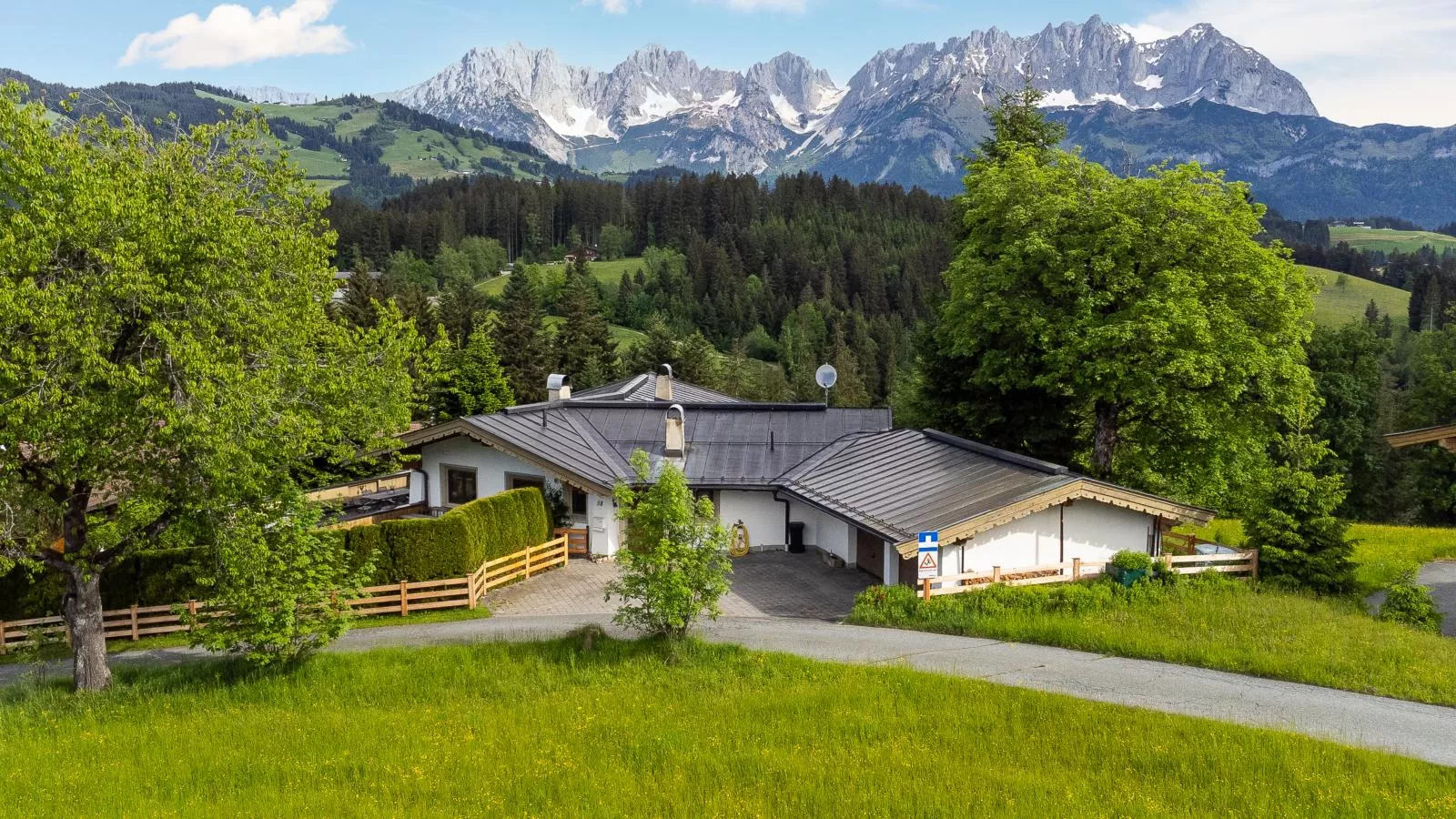 Chalet Kaiserblick-Buitenkant zomer