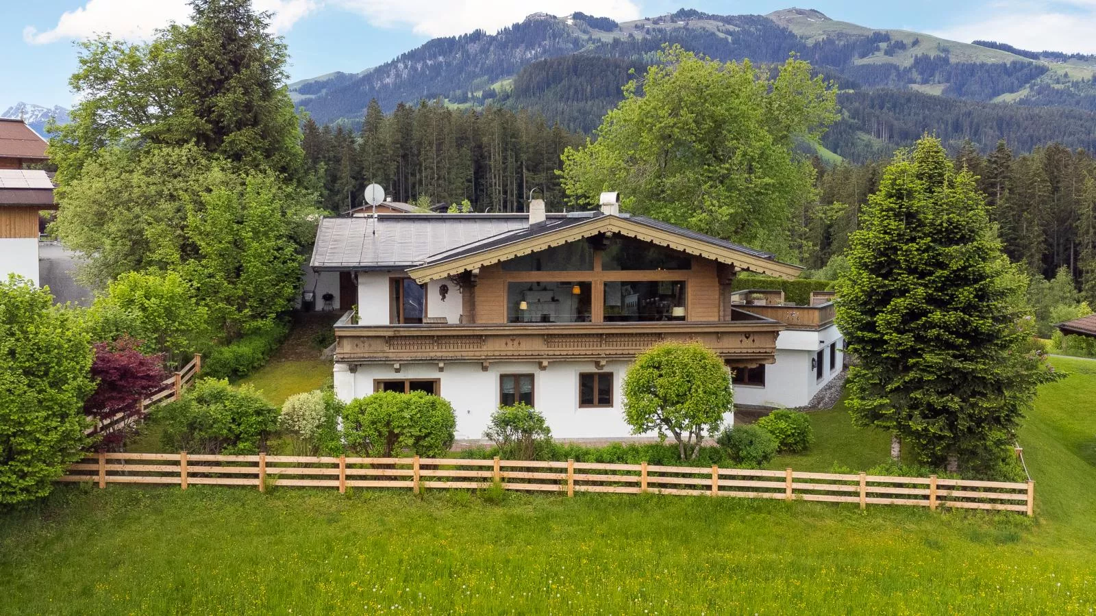 Chalet Kaiserblick-Buitenkant zomer