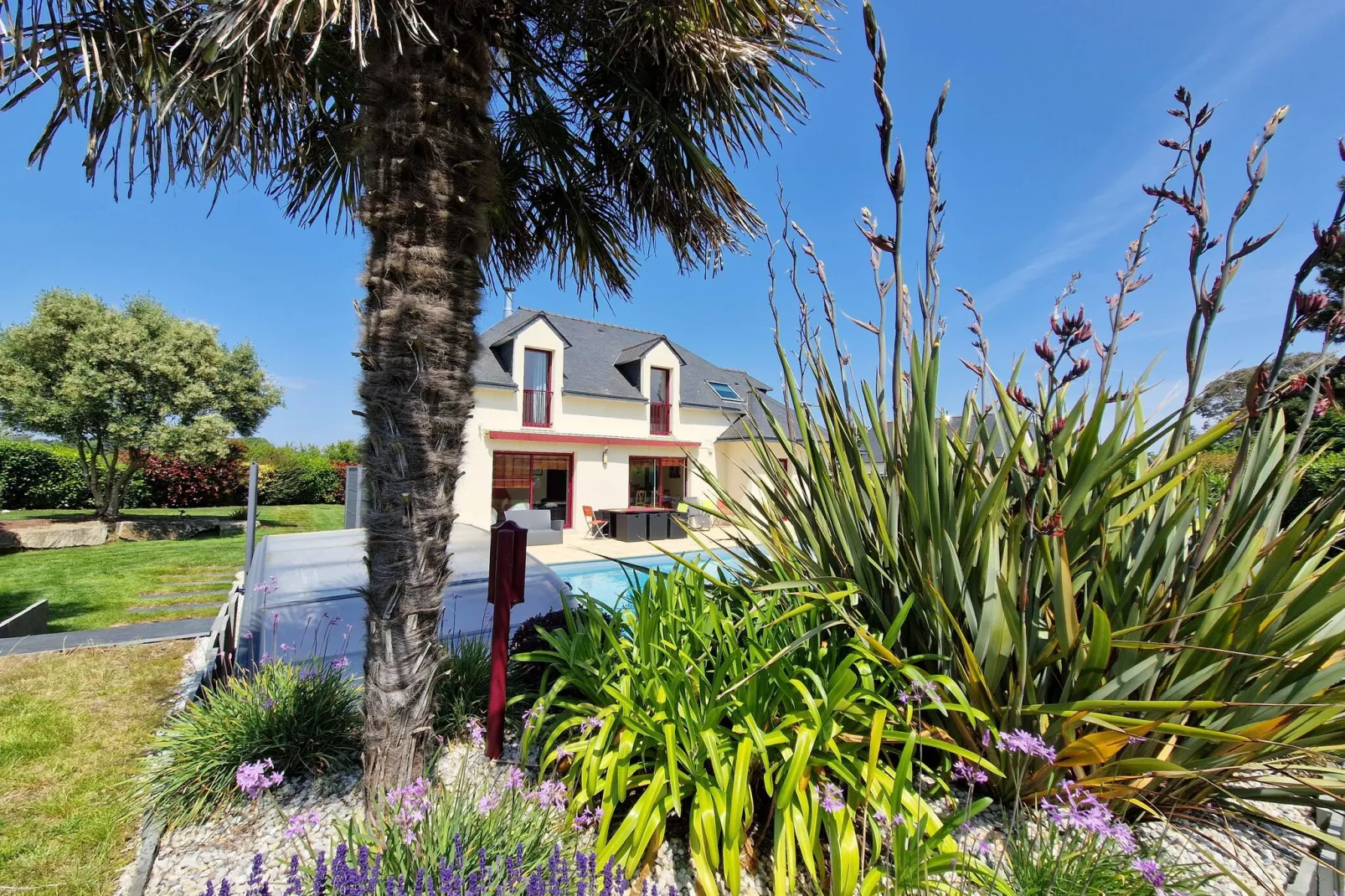 Maison avec piscine Sarzeau-Buitenkant zomer