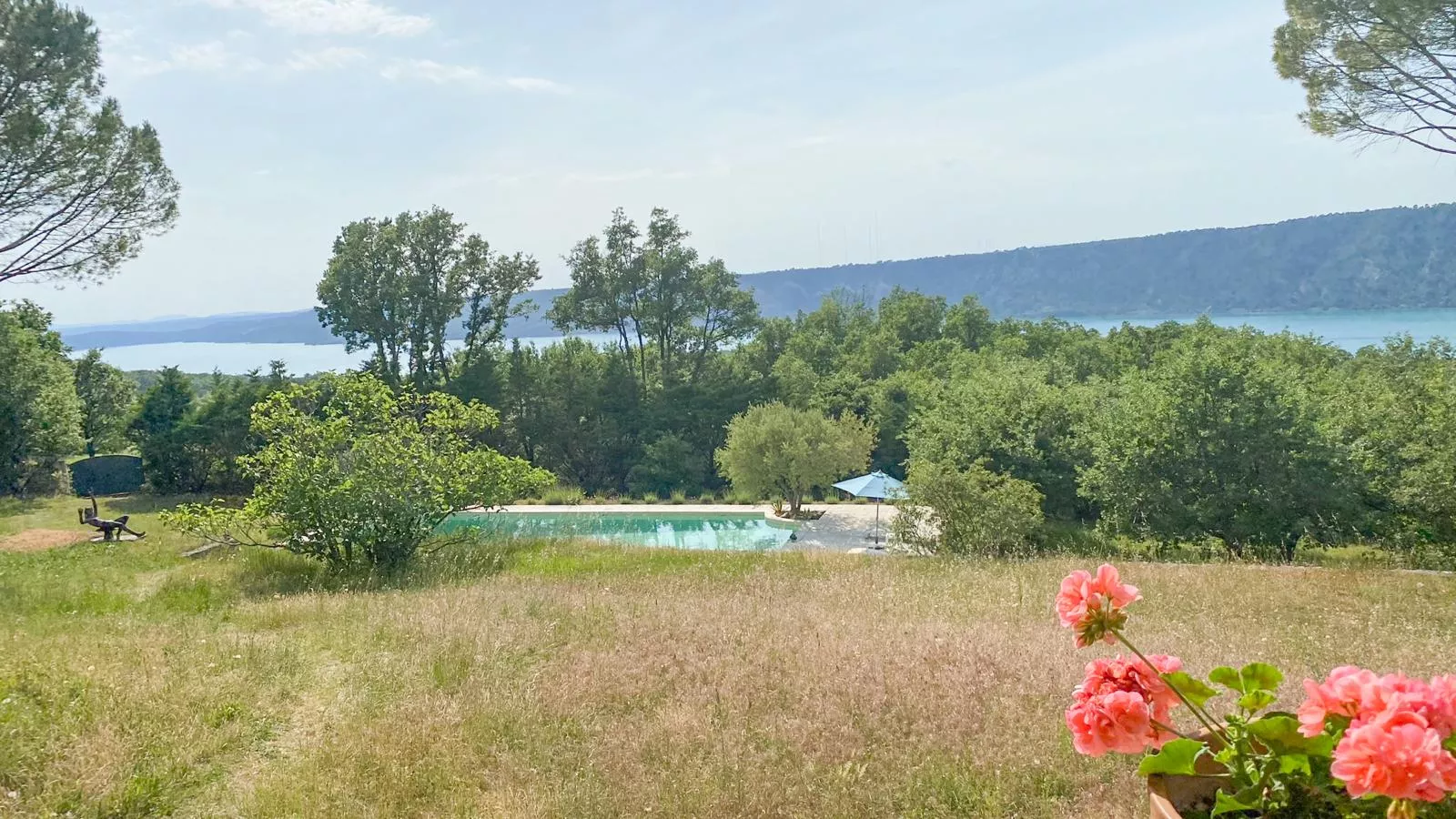 La porteuse deau-Tuinen zomer