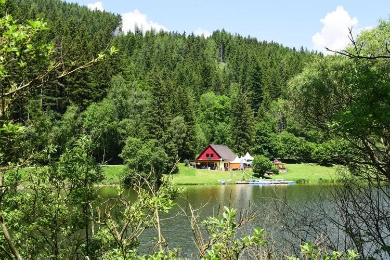 Ferienhütte Trabochersee-Gebieden zomer 1km