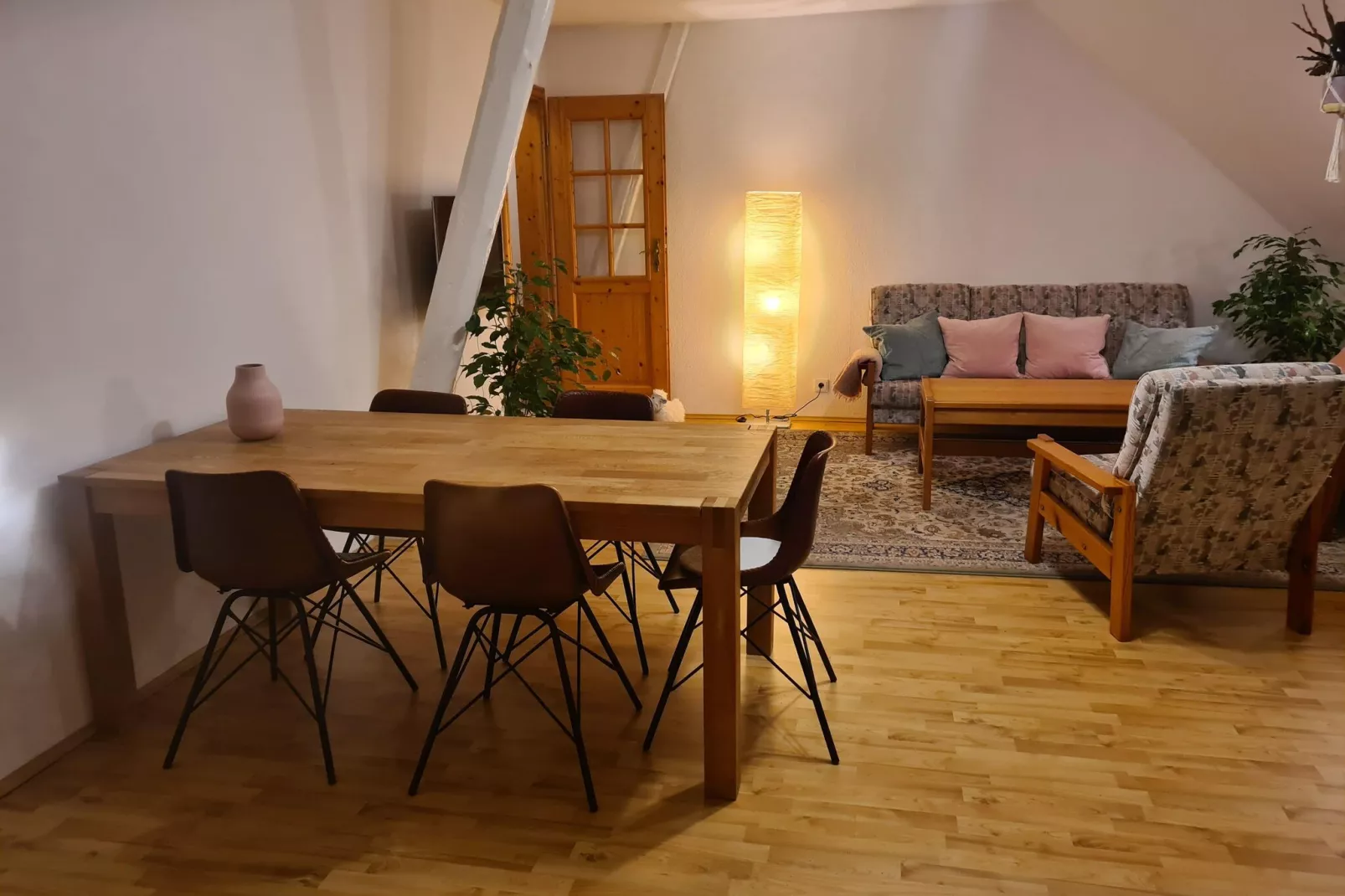 Schöne Wohnung im reetgedachten Bauernhaus-Woonkamer