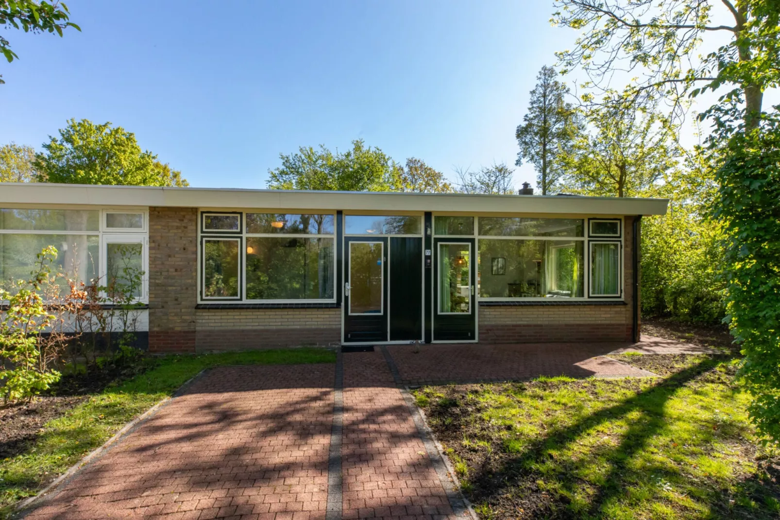 Vakantiehuis - Oosterpark 77 - Oostkapelle-Buitenkant zomer