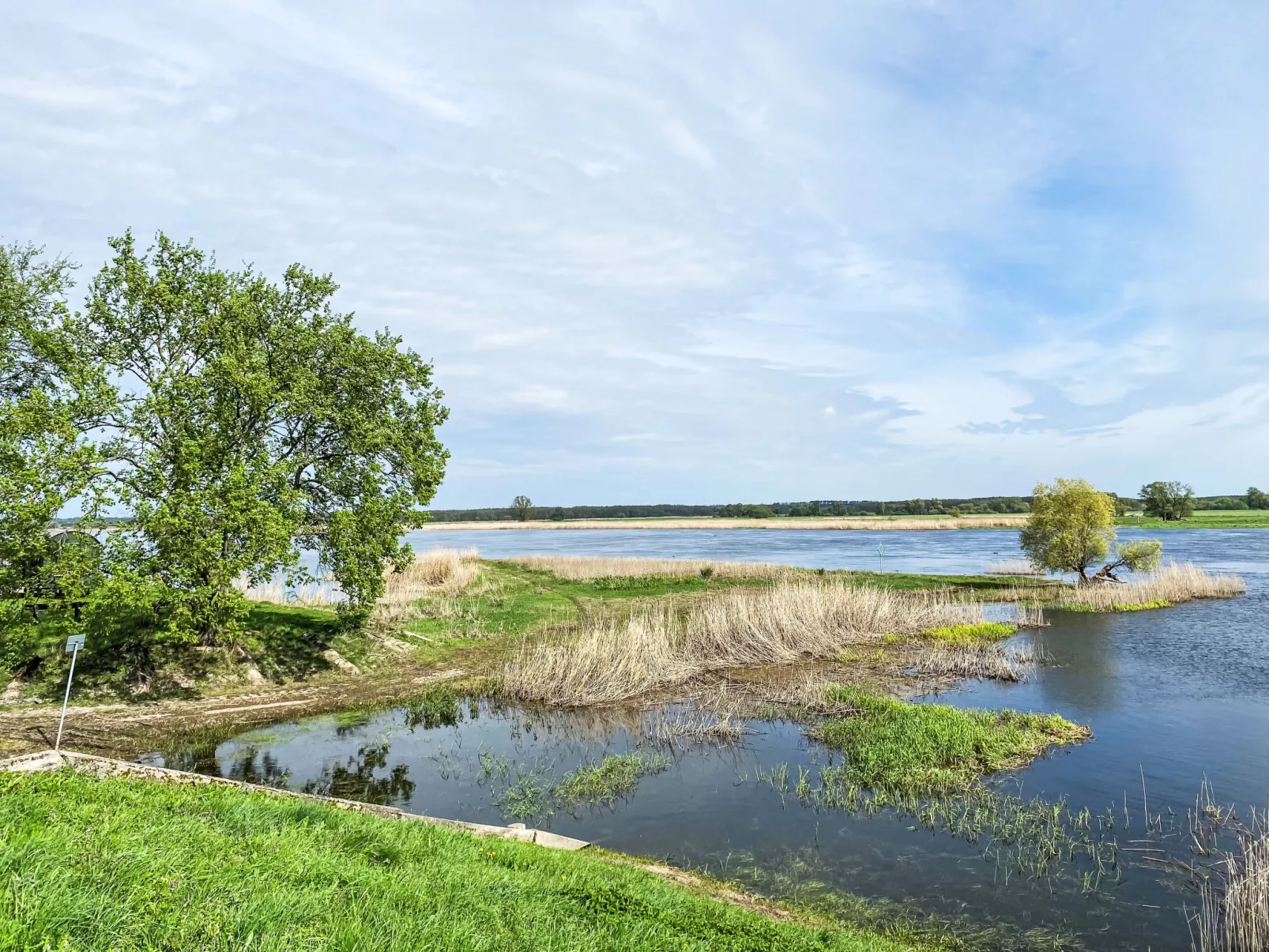 Idylle an der Oder-Buiten