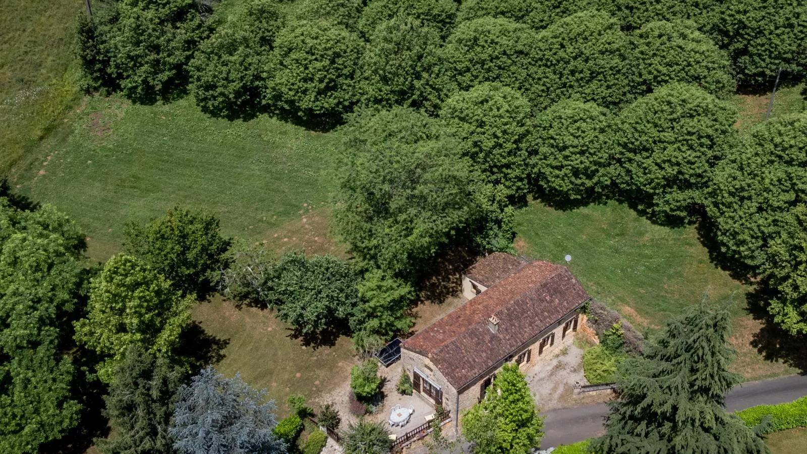 Gite Le Pasturale-Buitenkant zomer