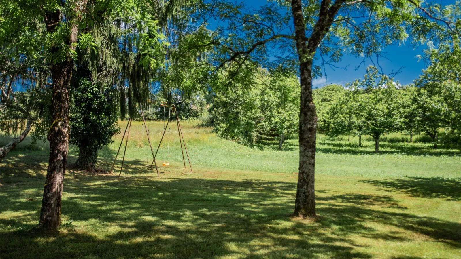 Le Tilleuil en Périgord-Tuinen zomer