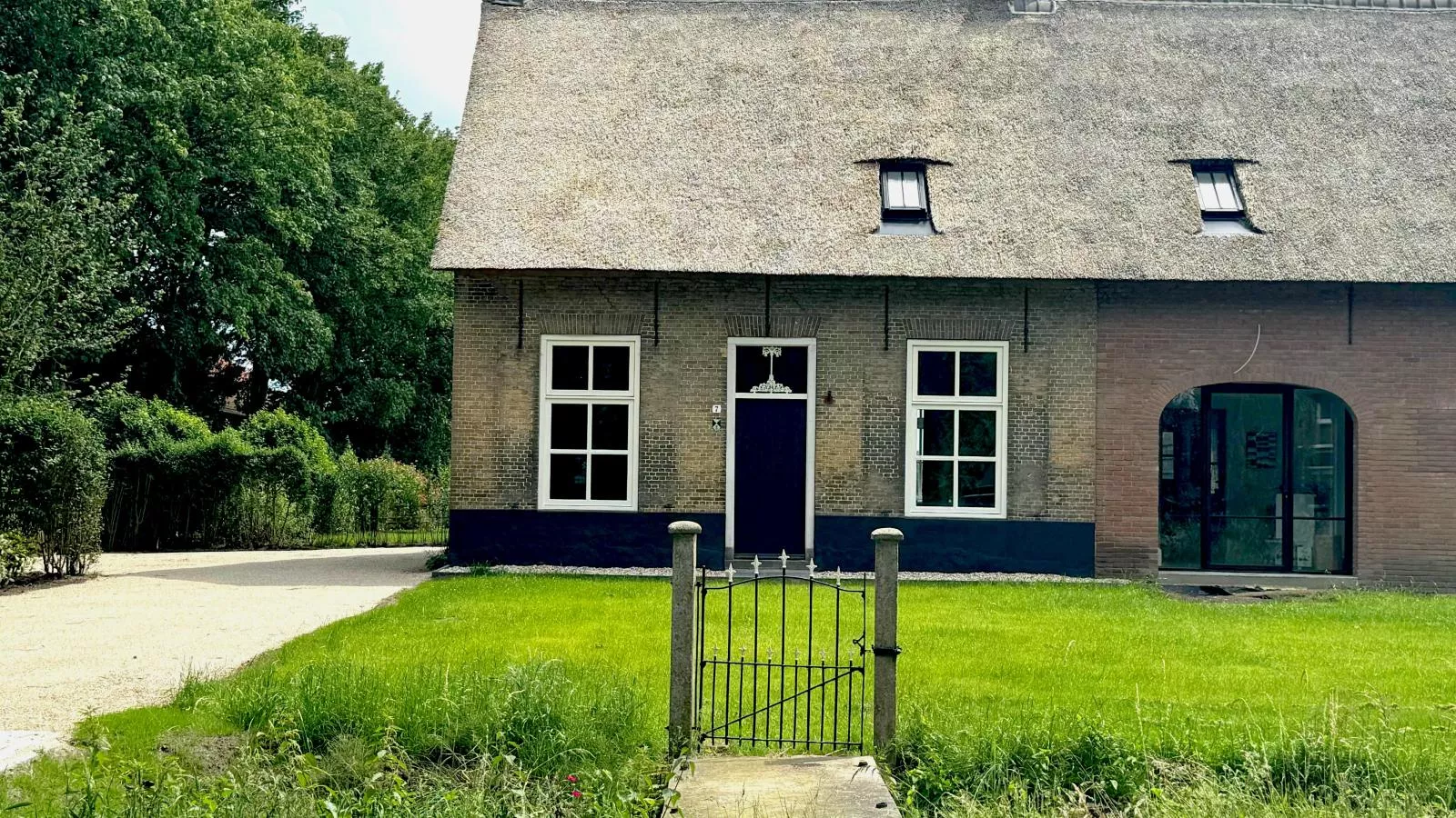 Het Hoevehuys-Buitenkant zomer