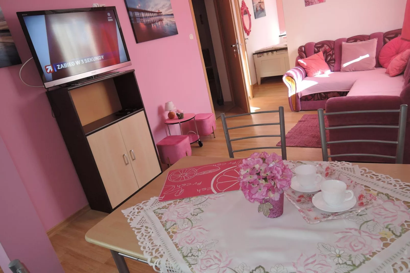 Apartament 4 osobowy różowy-Woonkamer