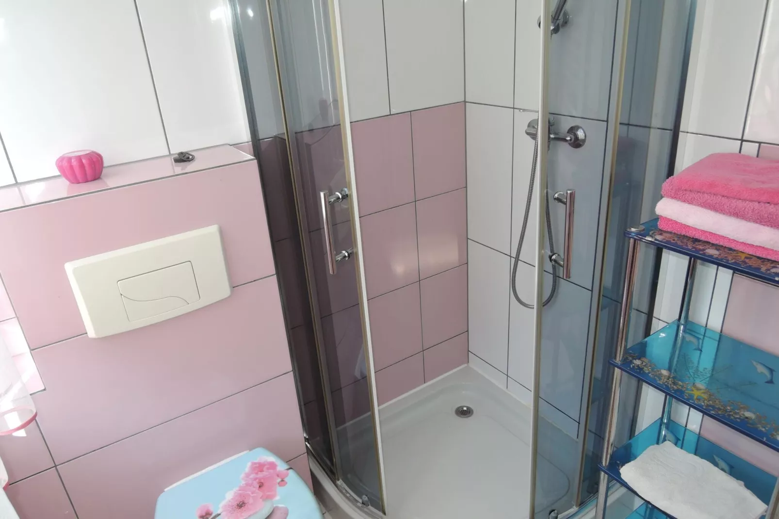 Apartament 4 osobowy różowy-Badkamer