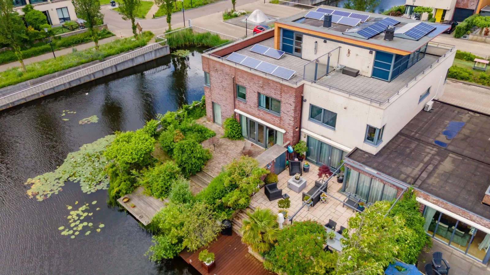 Alkmaar aan het Water-Buitenkant zomer