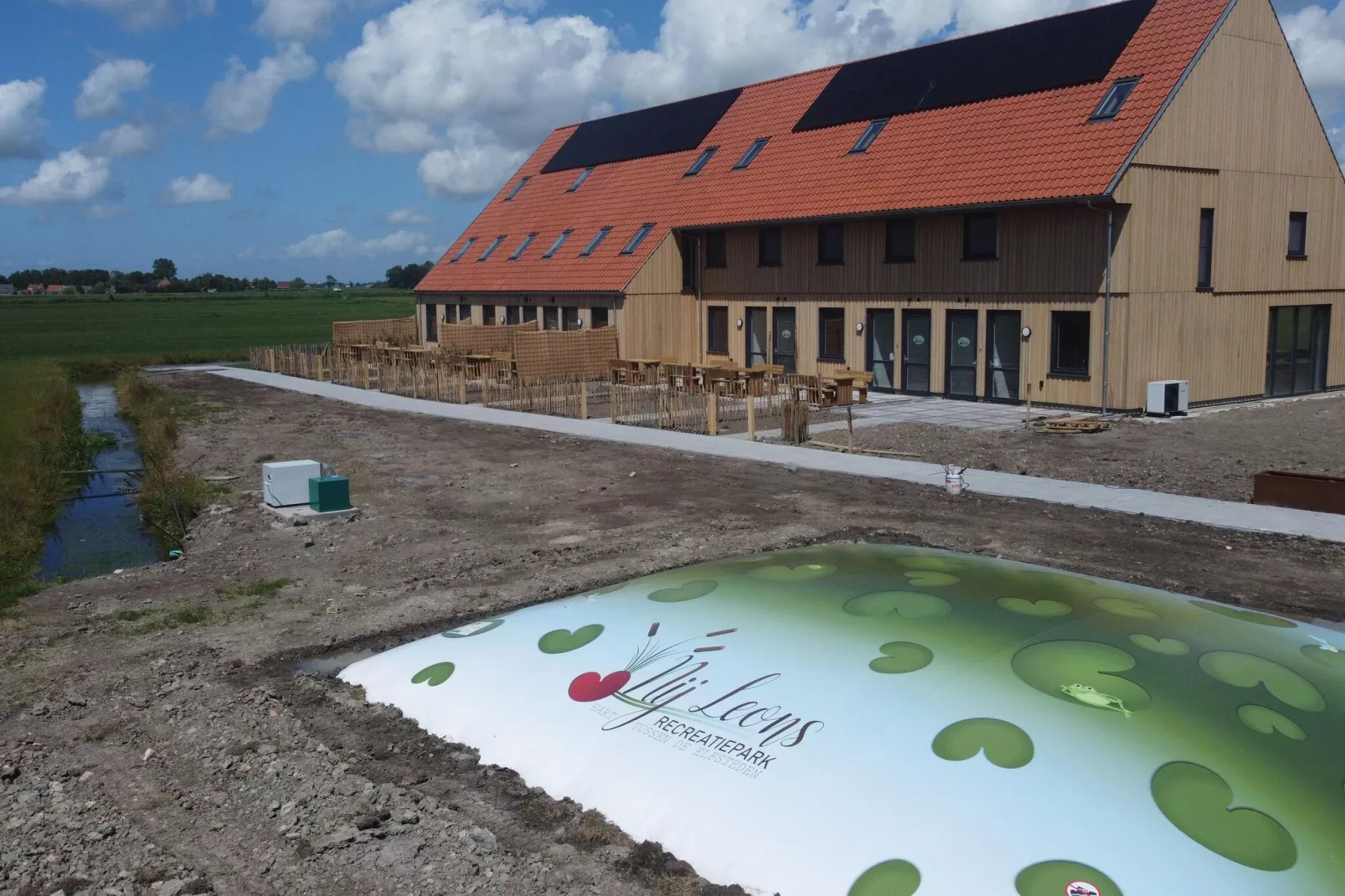 Friese Villa 3 6 pers met sloep optioneel bij te boeken-Faciliteiten