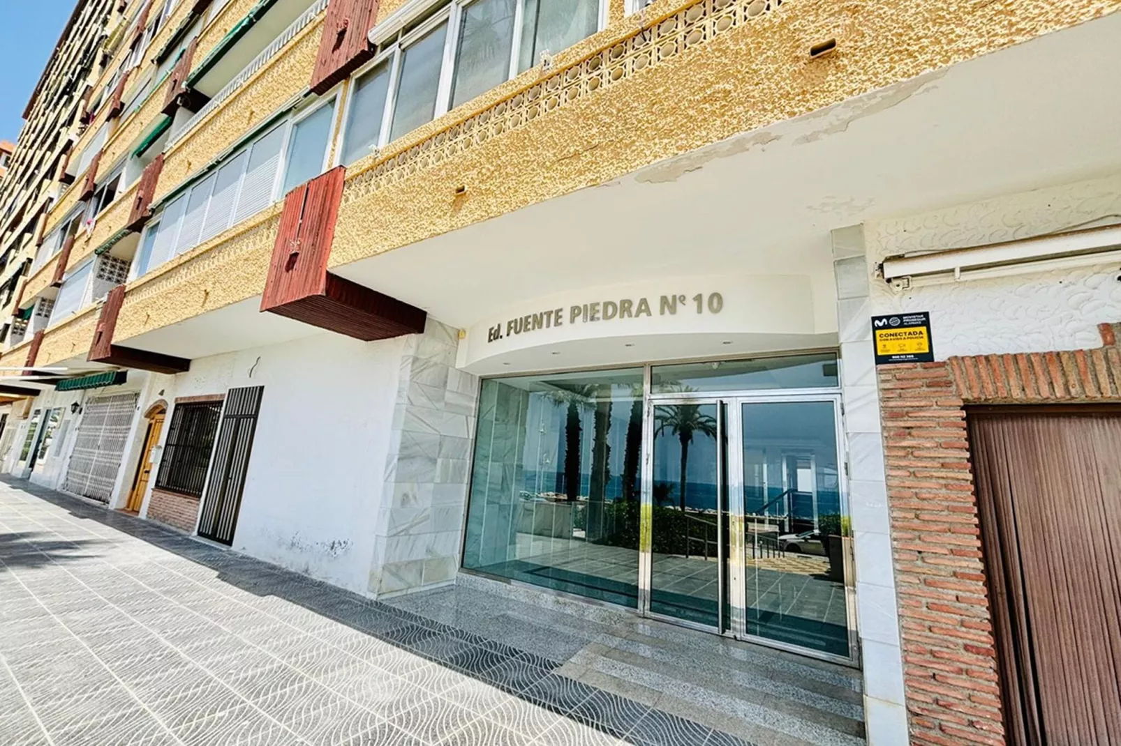 Apartamento Reina Sofía Primera linea de playa-Buitenkant zomer