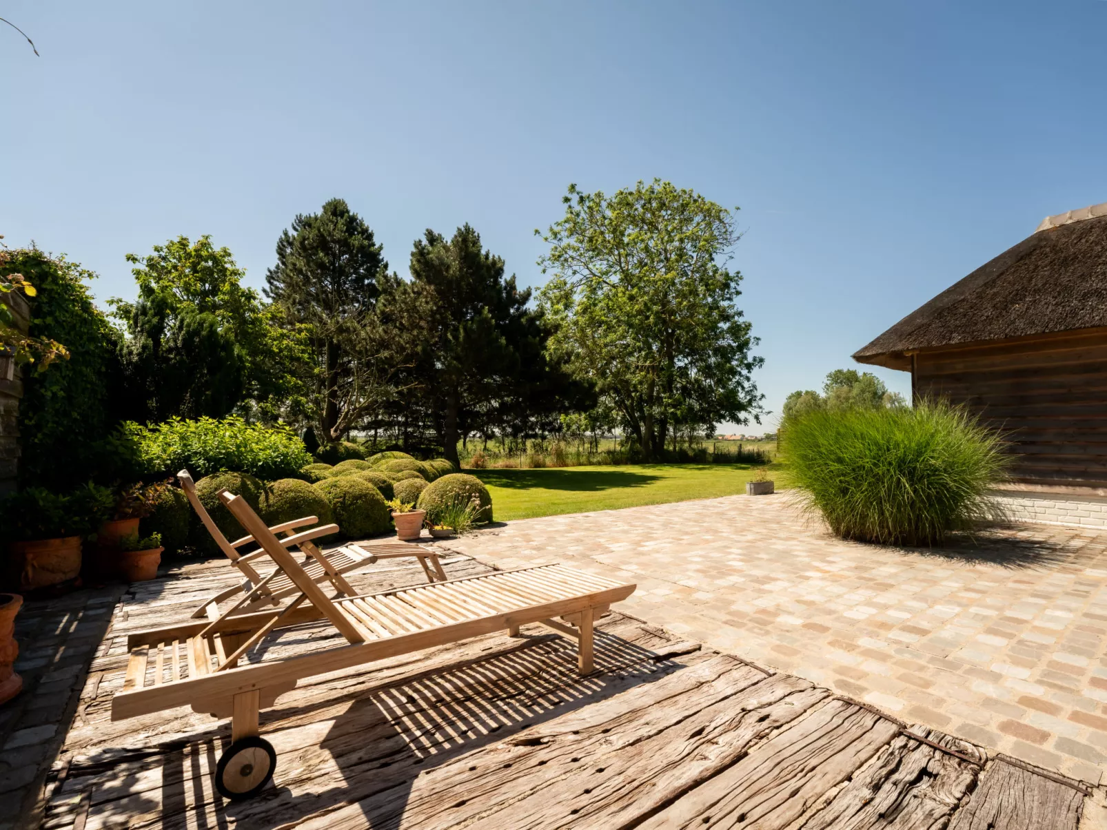 Villa Rosetree with sauna and pool table-Buiten