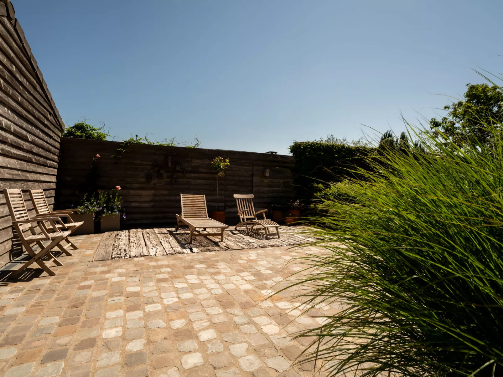 Villa Rosetree with sauna and pool table-Buiten