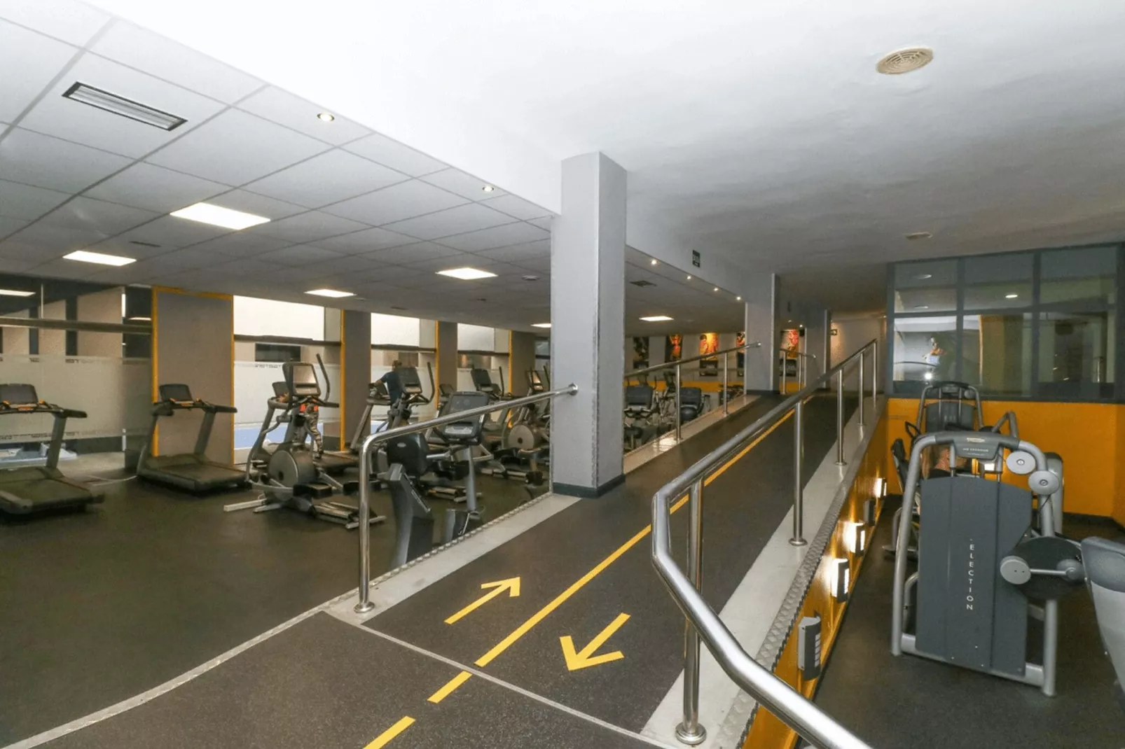 Estudio 2 pax-Sportzaal