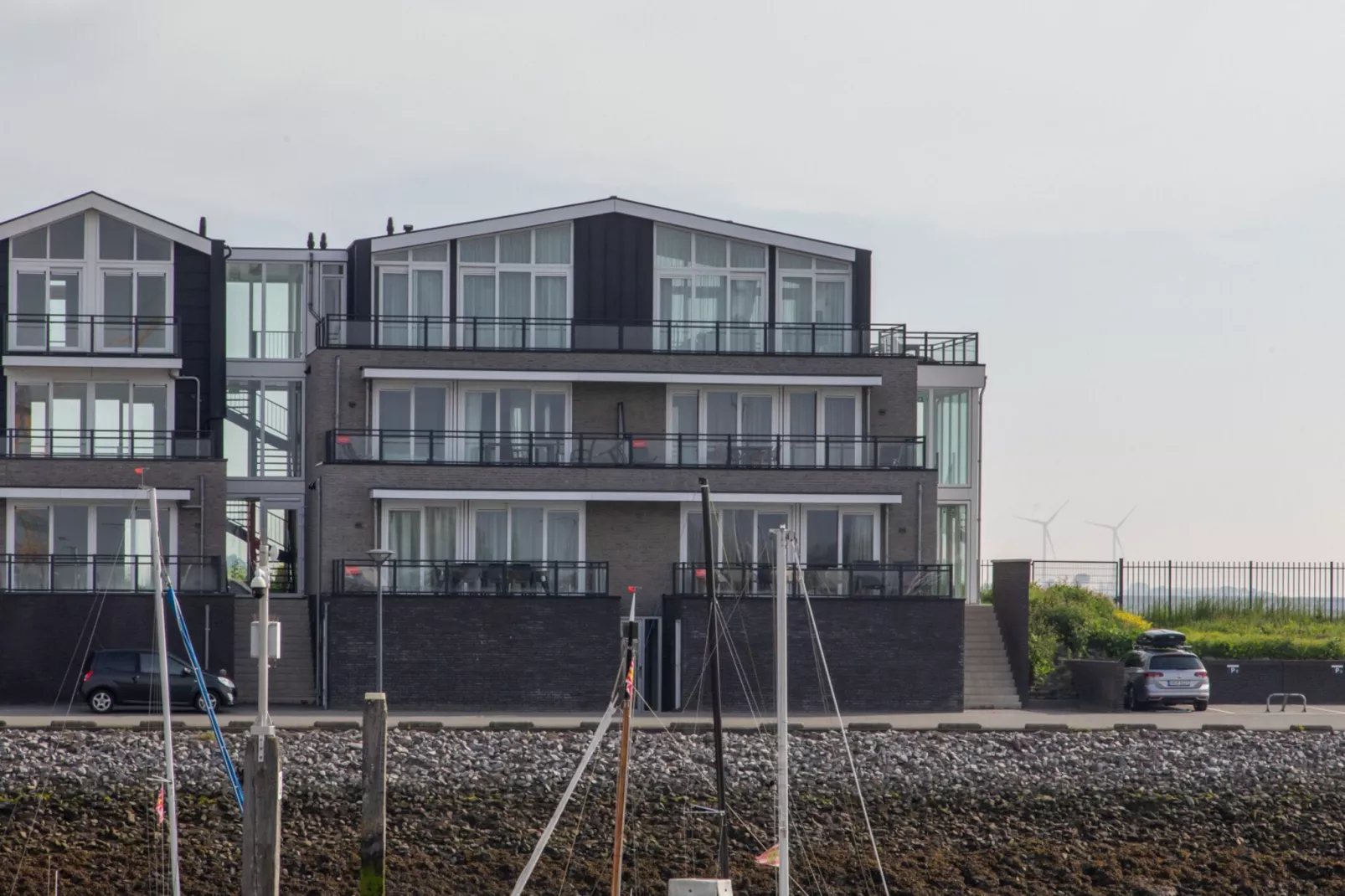 Luxe appartement Vista Maris - Havenweg 8-12 'Oester Oase'-Buitenkant zomer