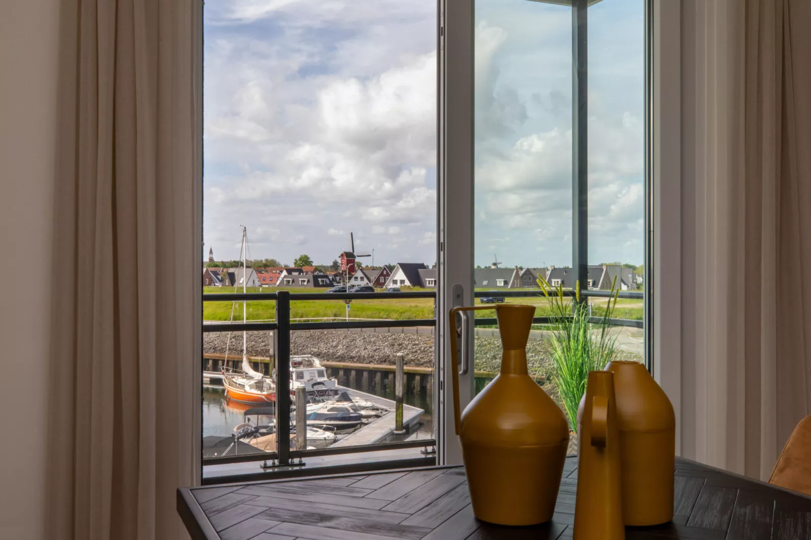 Luxe appartement Vista Maris - Havenweg 8-13  Sint-Annaland-Uitzicht zomer