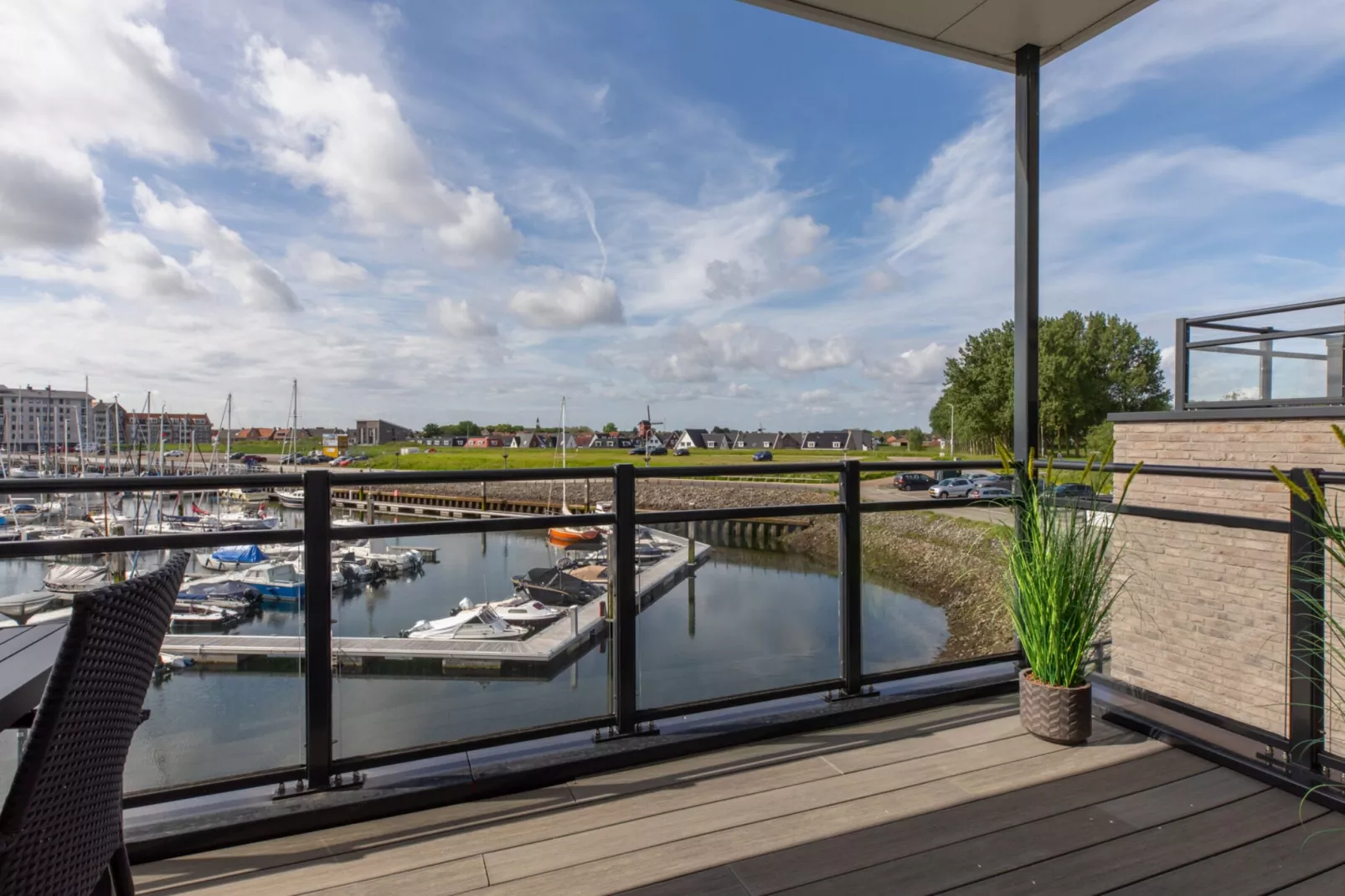 Luxe appartement Vista Maris - Havenweg 8-13  Sint-Annaland-Uitzicht zomer