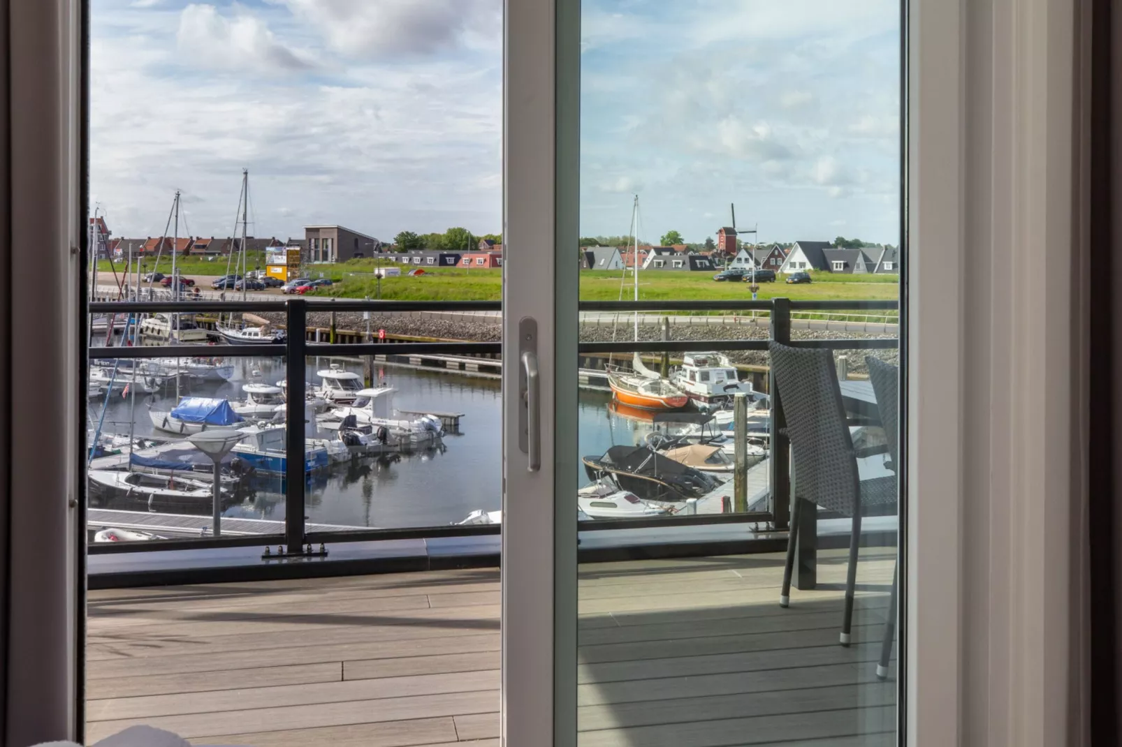 Luxe appartement Vista Maris - Havenweg 8-13  Sint-Annaland-Uitzicht zomer