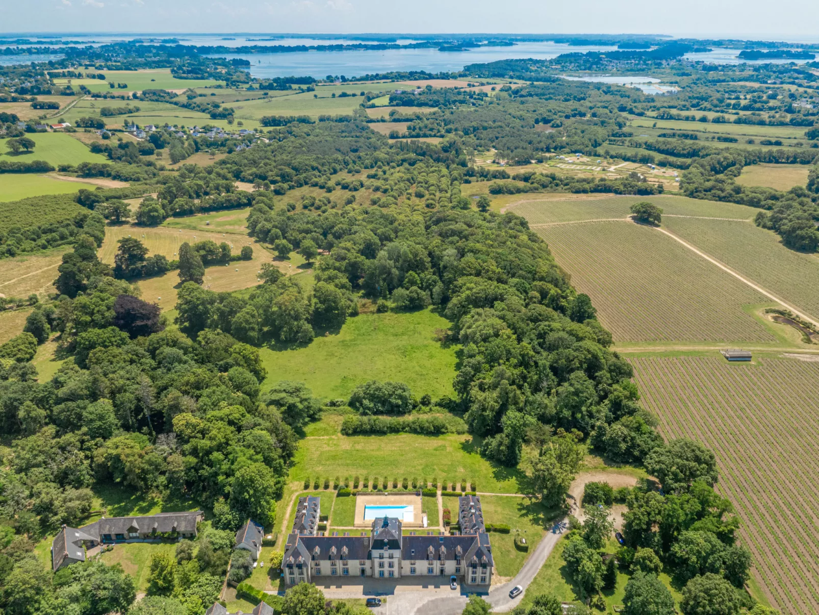 Château De Kergonano, dans l'Orangerie-Buiten