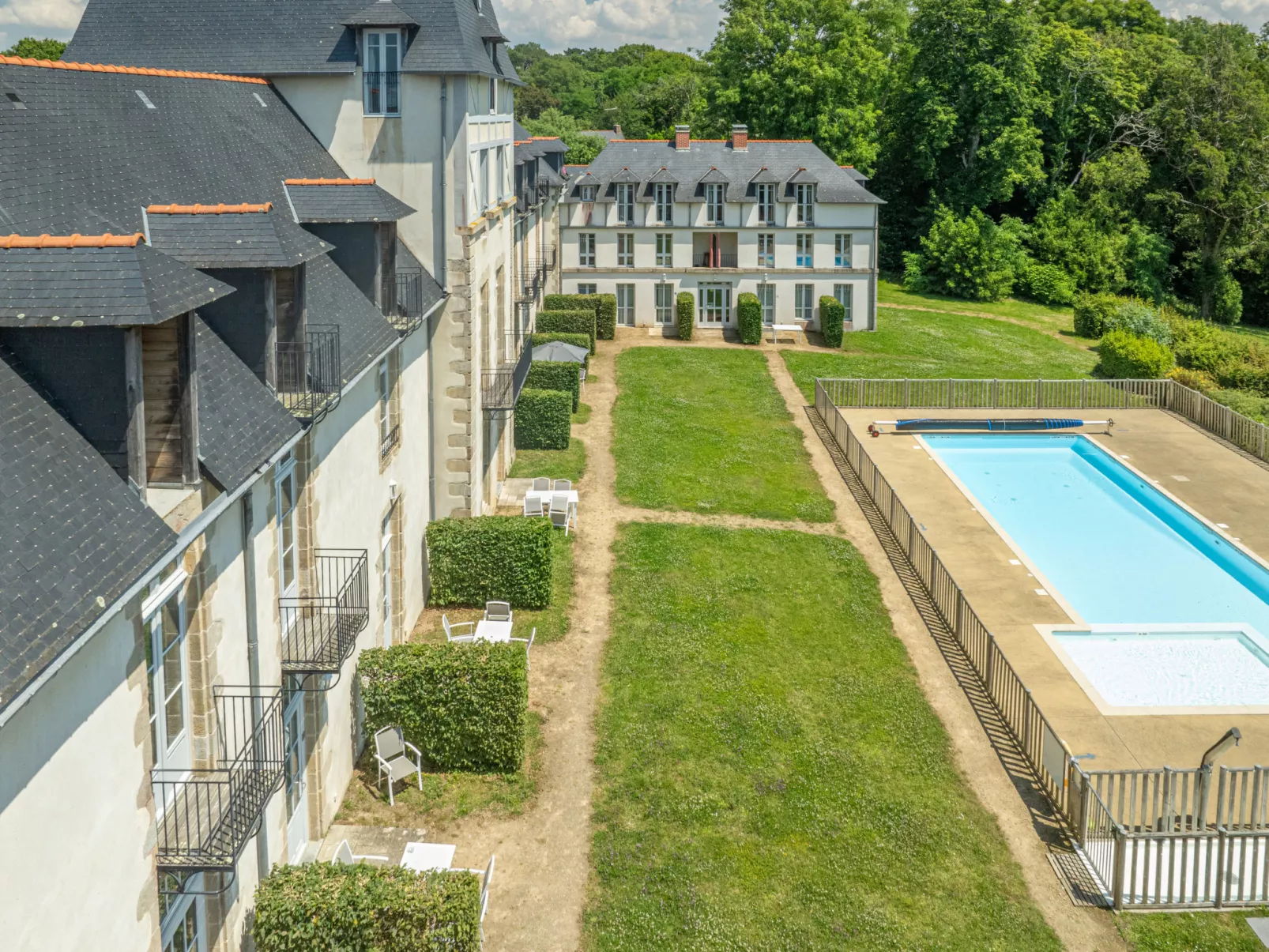 Château De Kergonano, dans l'Orangerie-Buiten