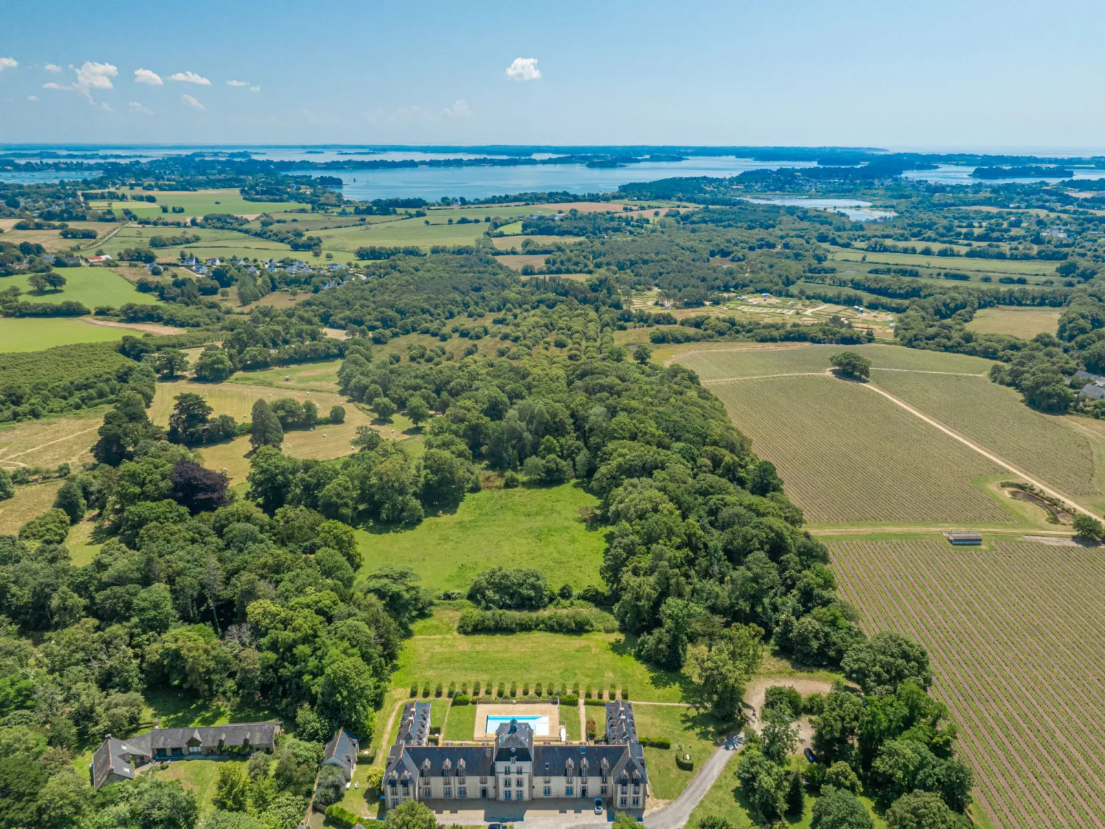 Château De Kergonano, dans l'Orangerie-Buiten