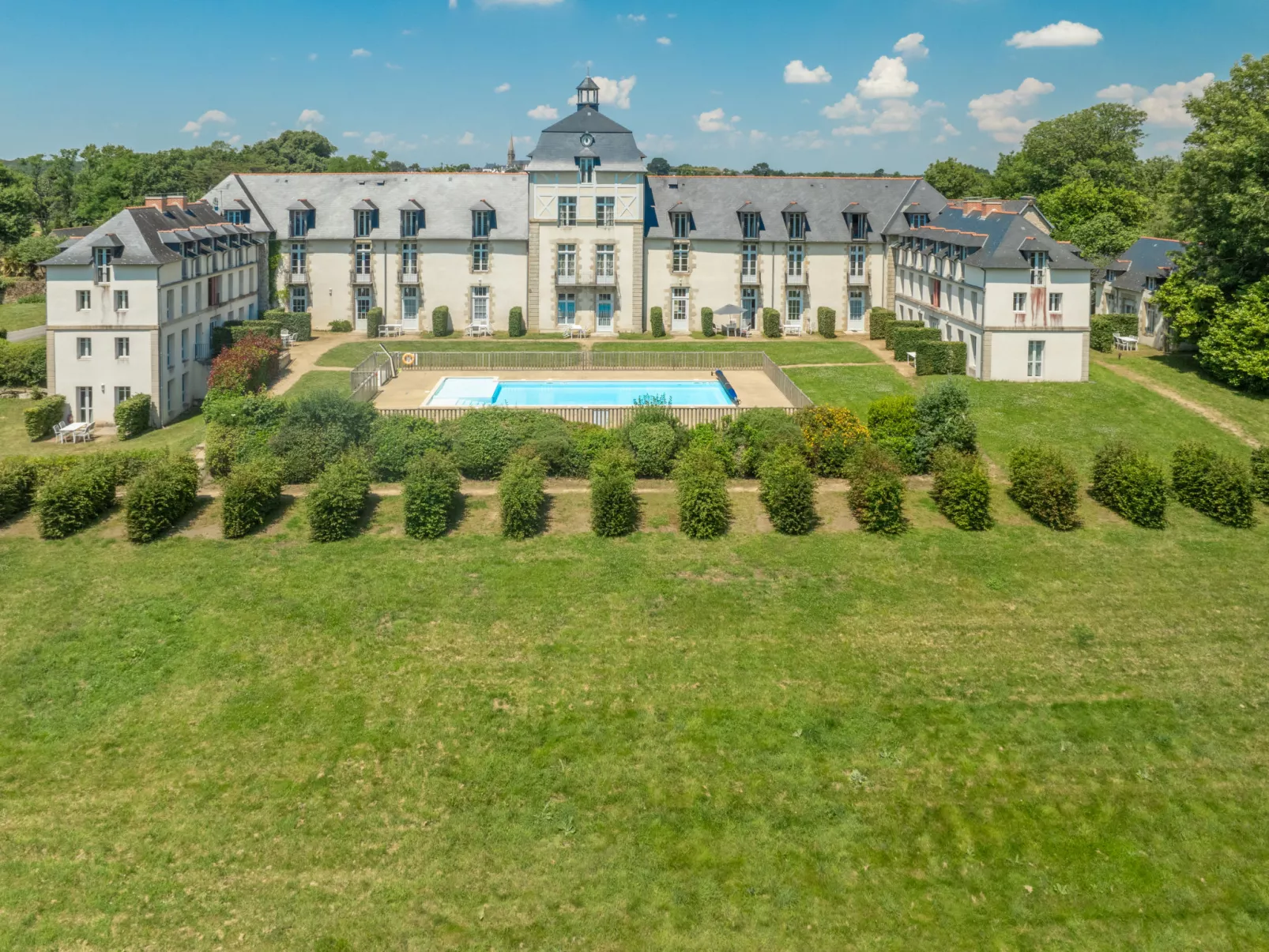 Château De Kergonano, dans l'Orangerie-Buiten