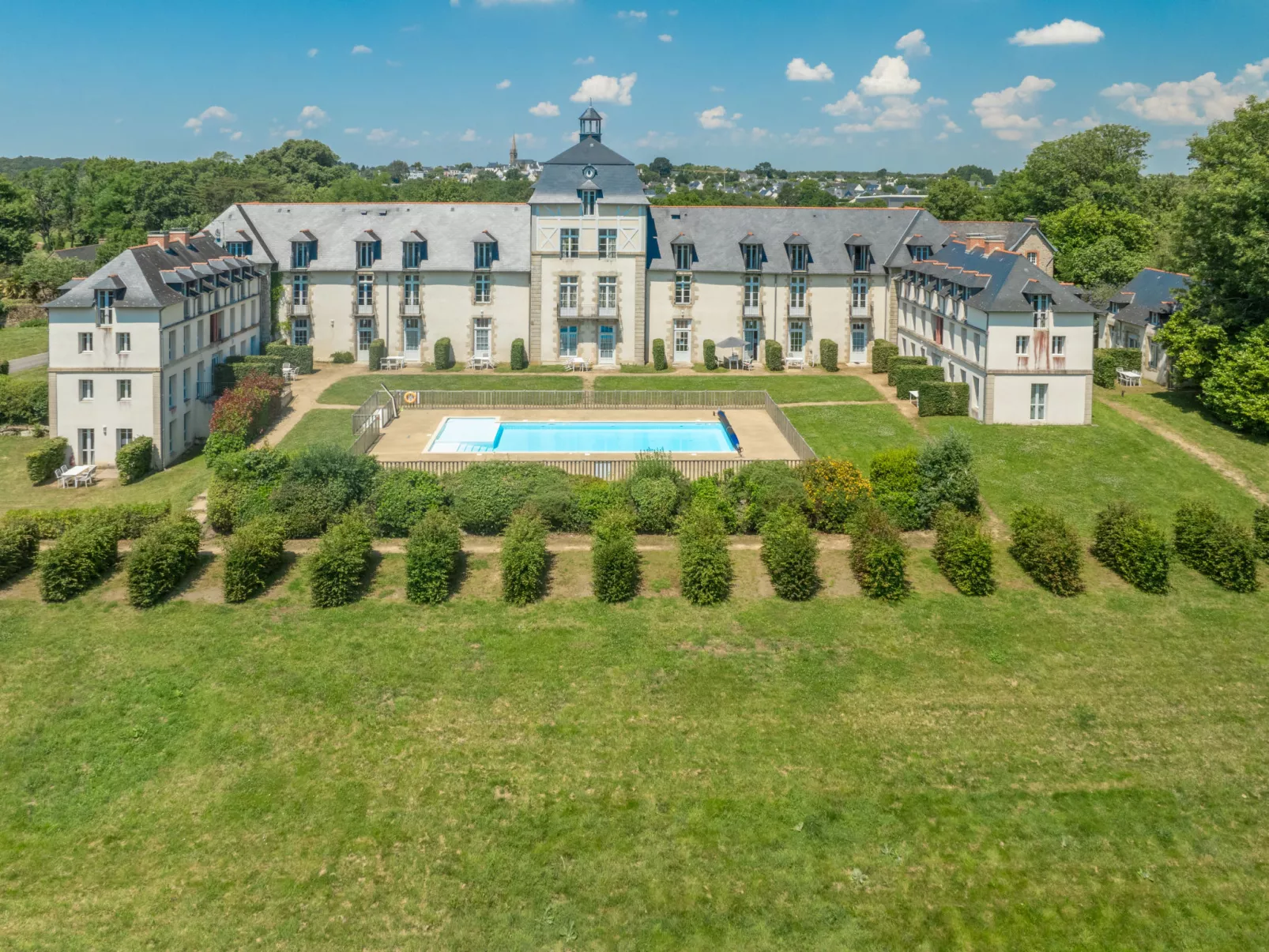 Château De Kergonano, dans l'Orangerie-Buiten