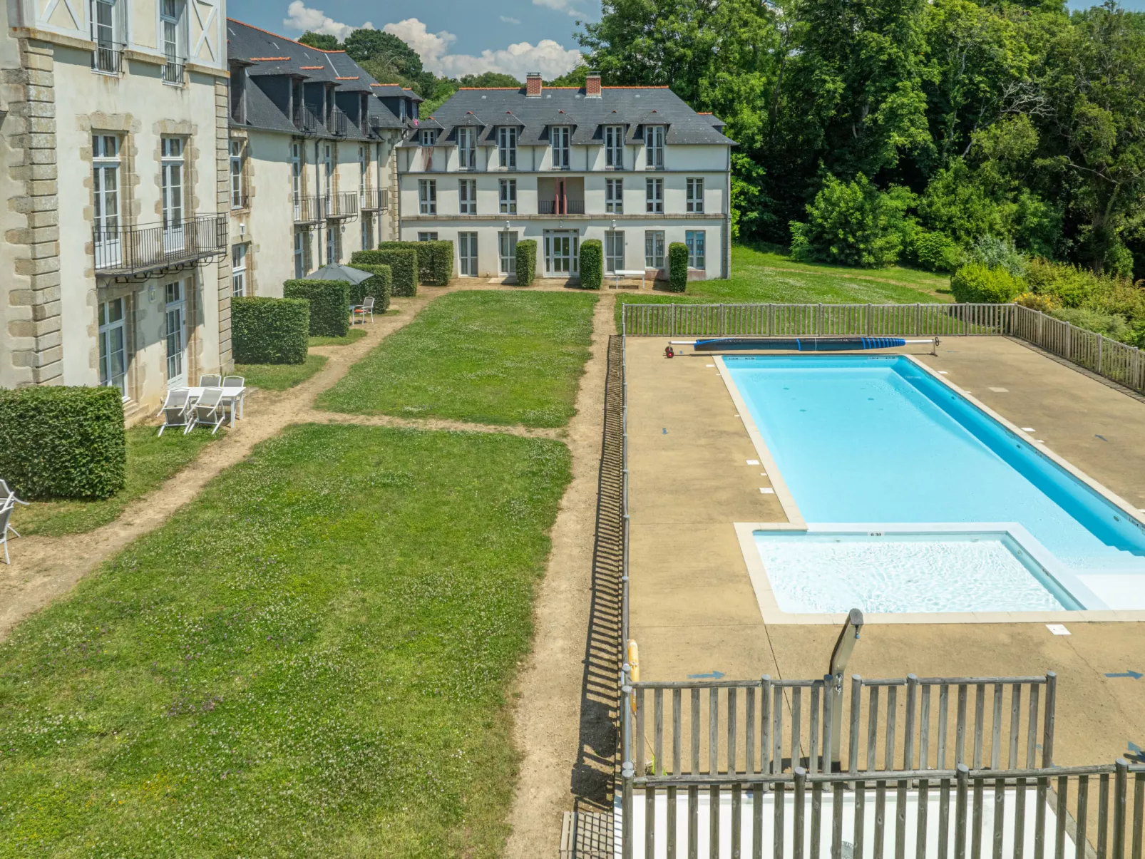 Château De Kergonano-Buiten