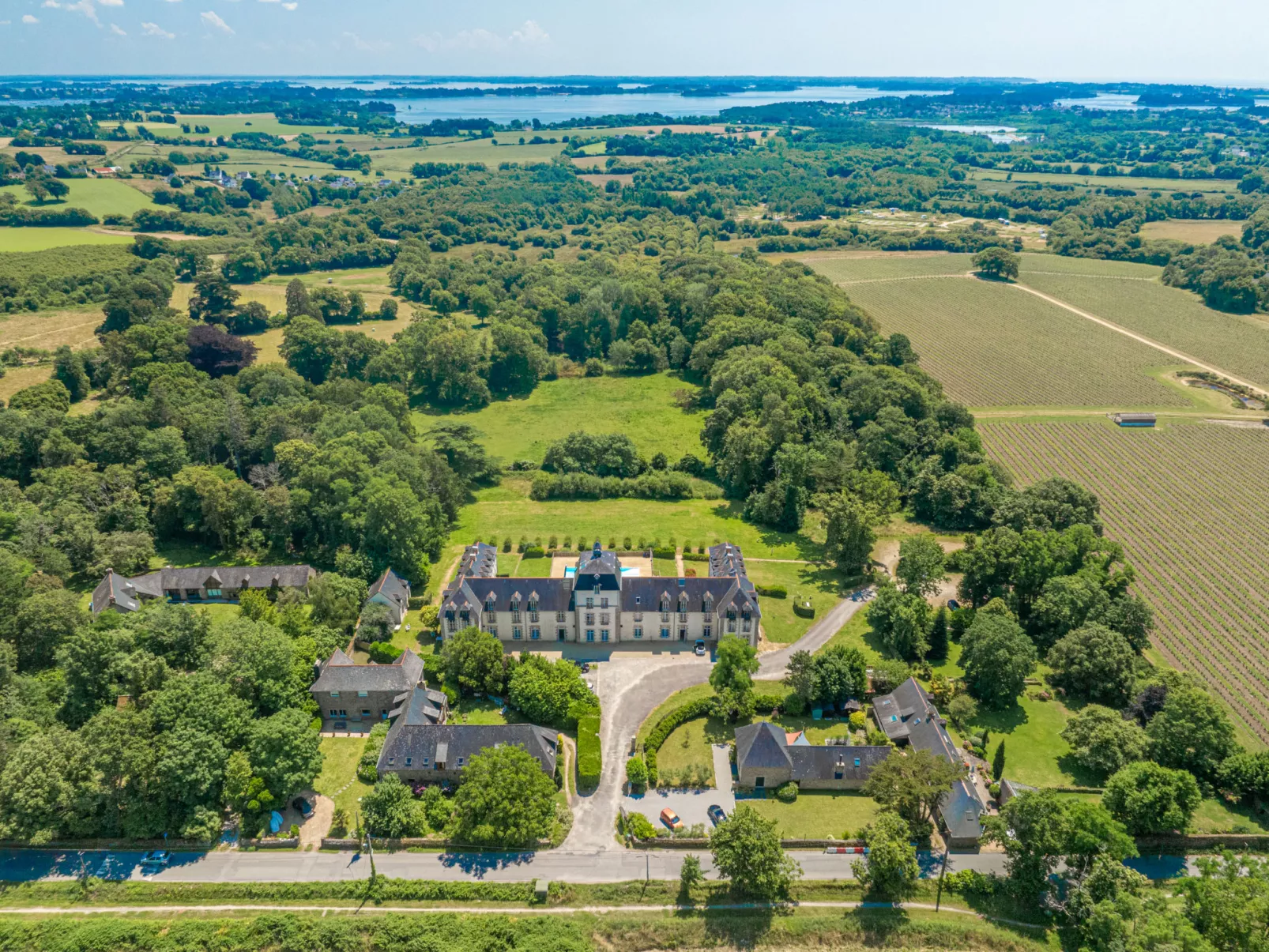 Château De Kergonano-Buiten