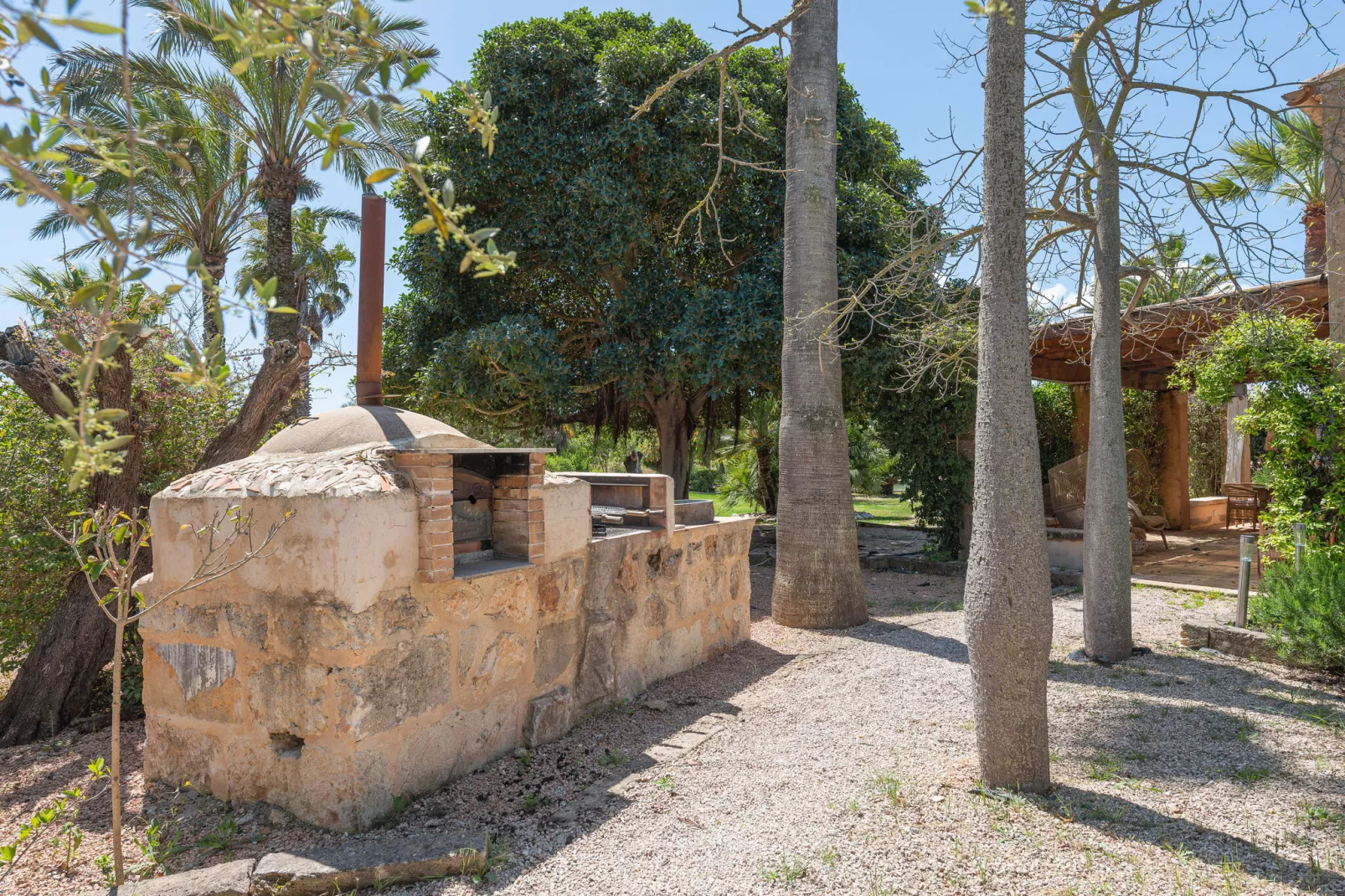 Le Petit Paradis-Buitenkant zomer