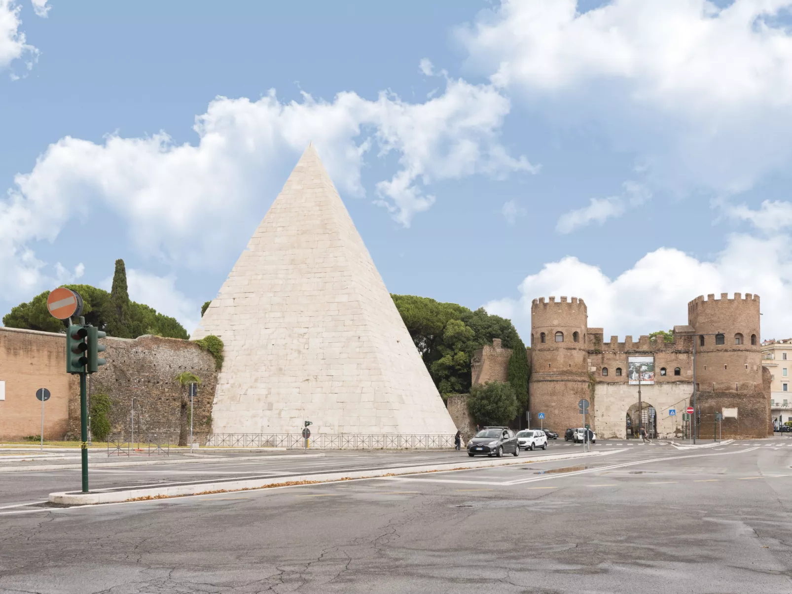 Testaccio Piramide 2-Buiten