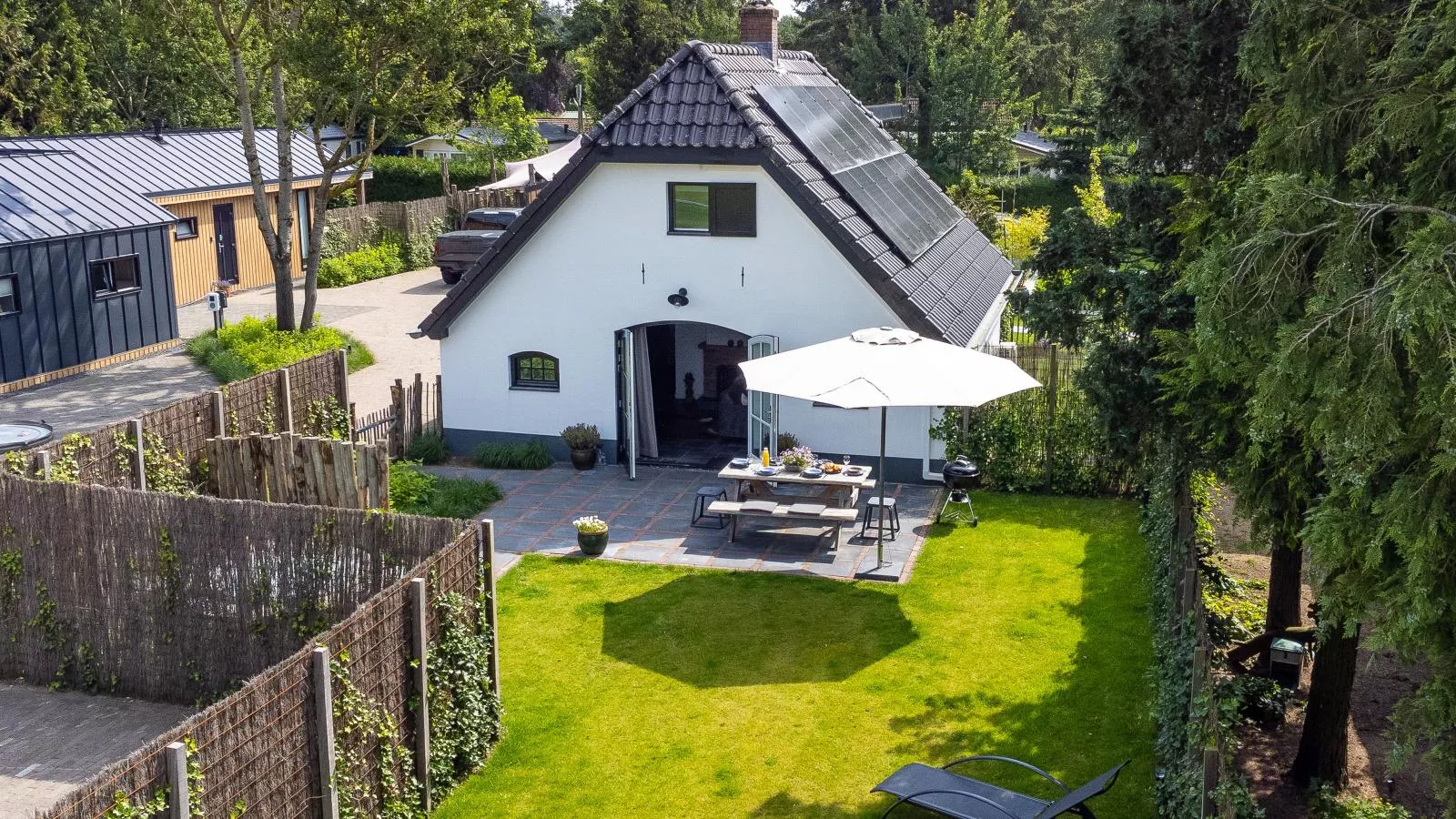 Abs Boerderietje-Buitenkant zomer