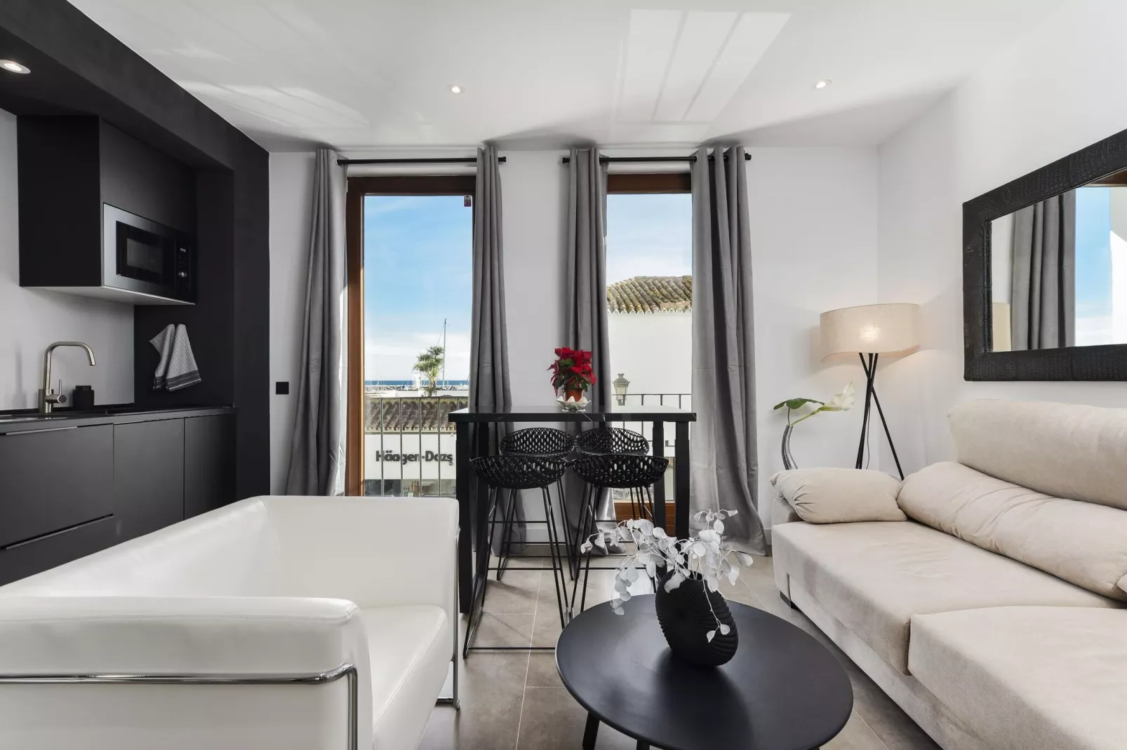 CT 302 - Faro's Puerto Banus Boutique Apartment