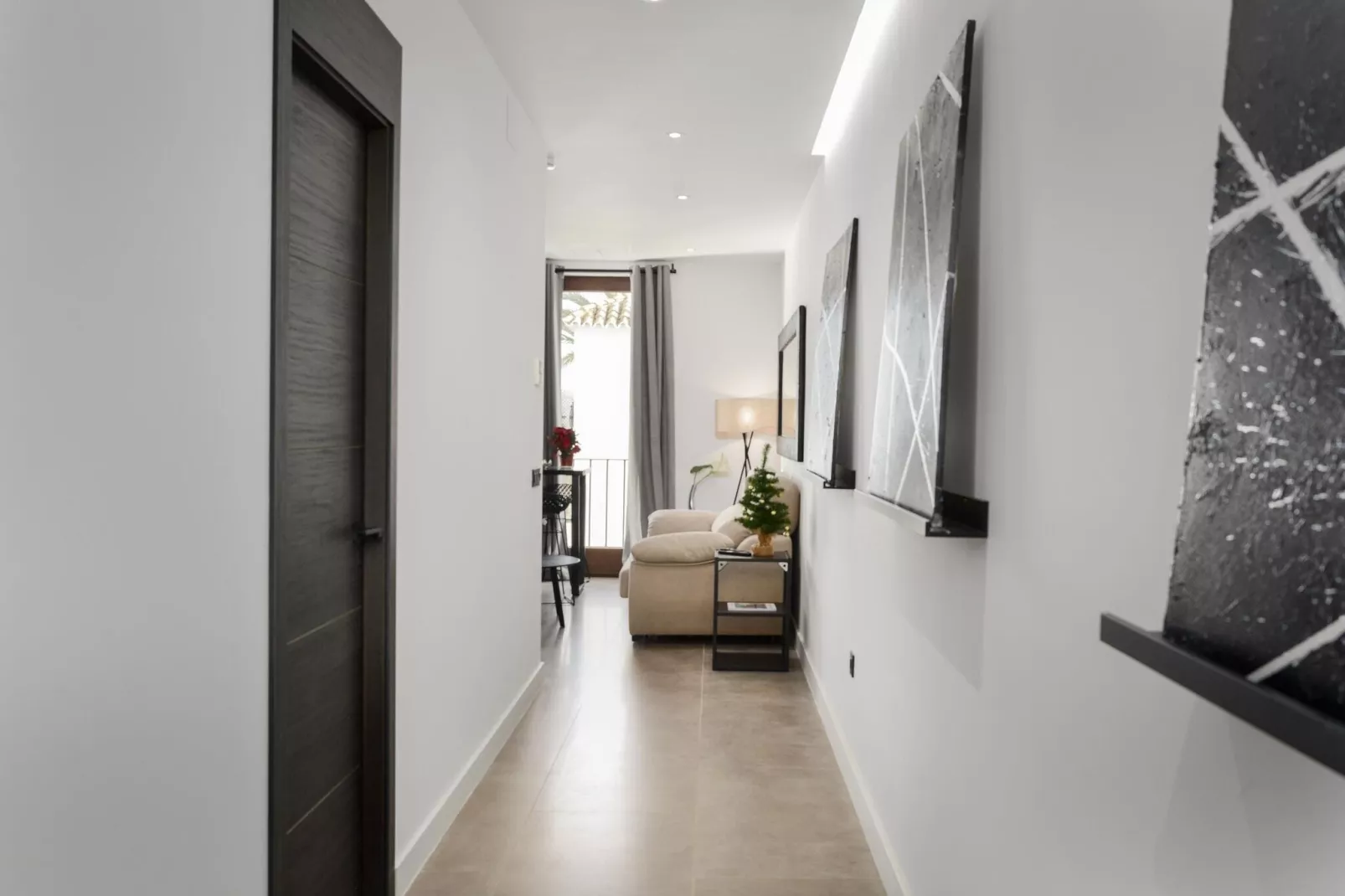 CT 302 - Faro's Puerto Banus Boutique Apartment-Overloop