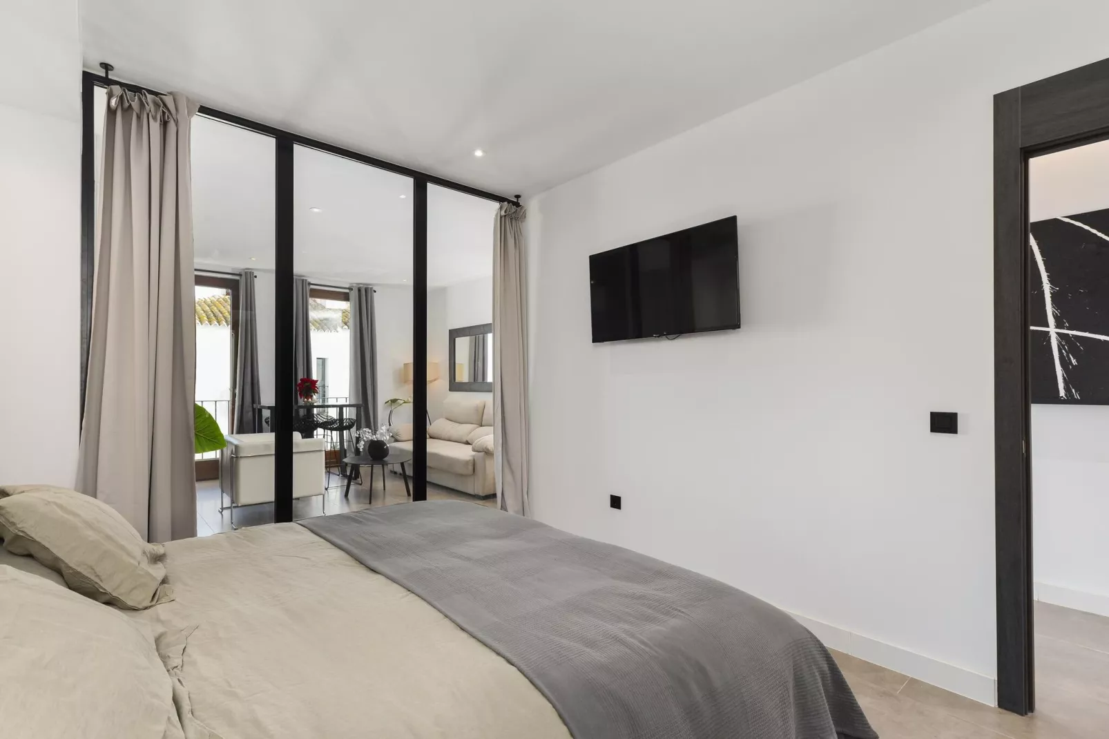 CT 302 - Faro's Puerto Banus Boutique Apartment-Slaapkamer