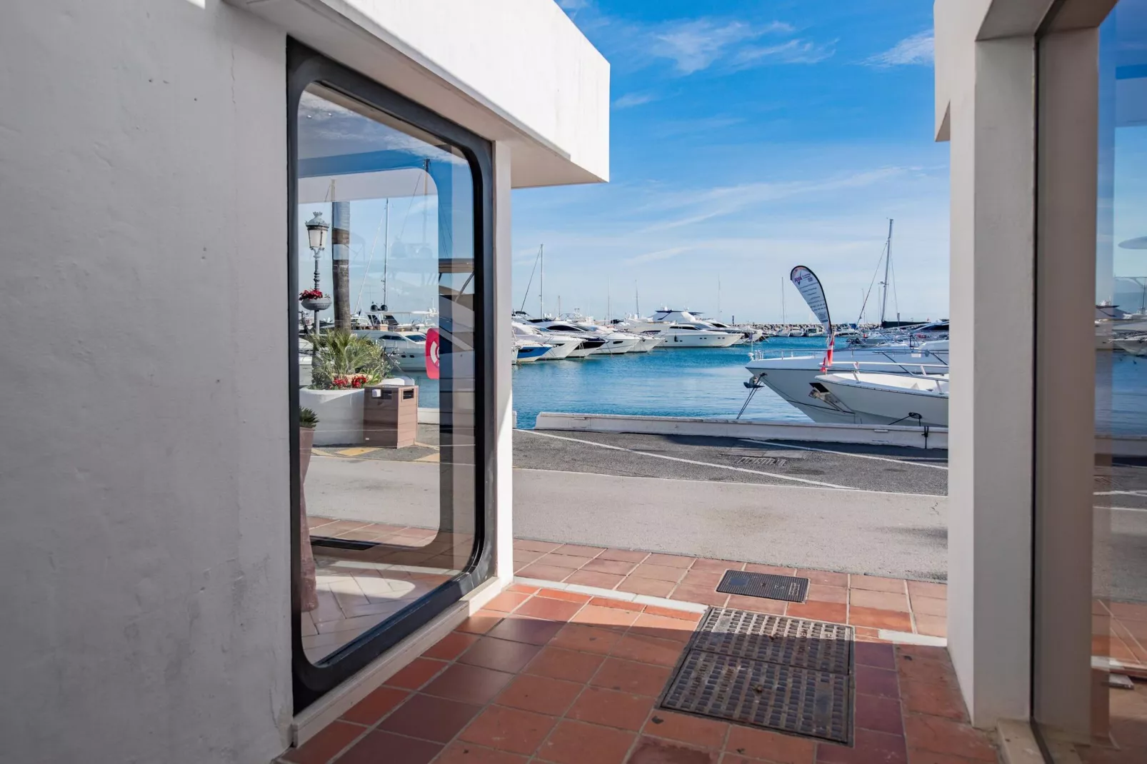 CT 302 - Faro's Puerto Banus Boutique Apartment-Gebieden zomer 1km