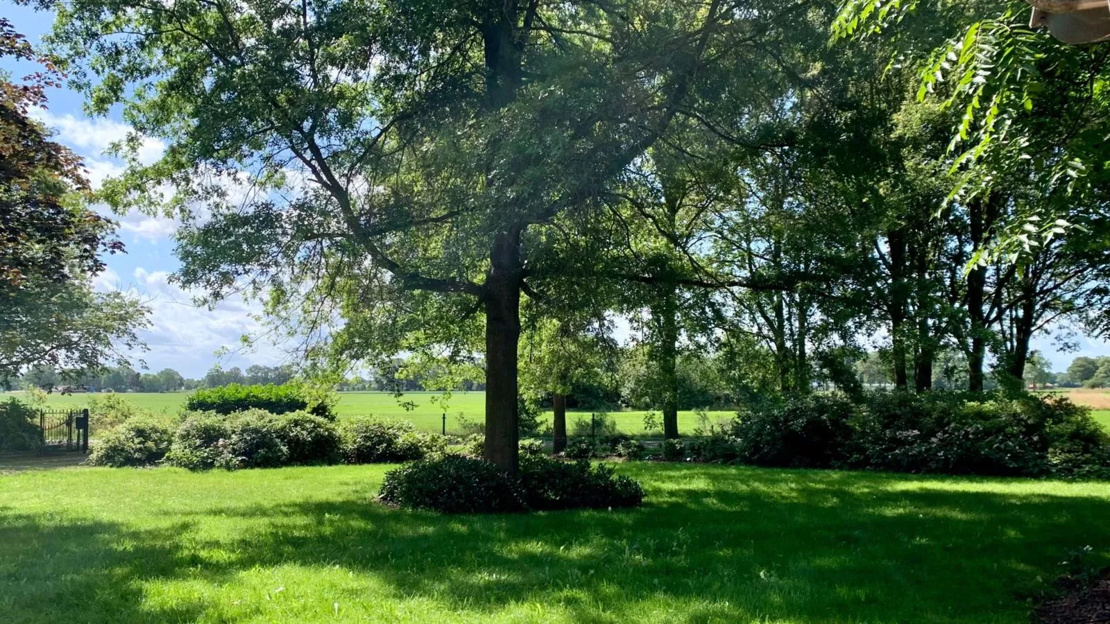 Huis te Lande-Uitzicht zomer