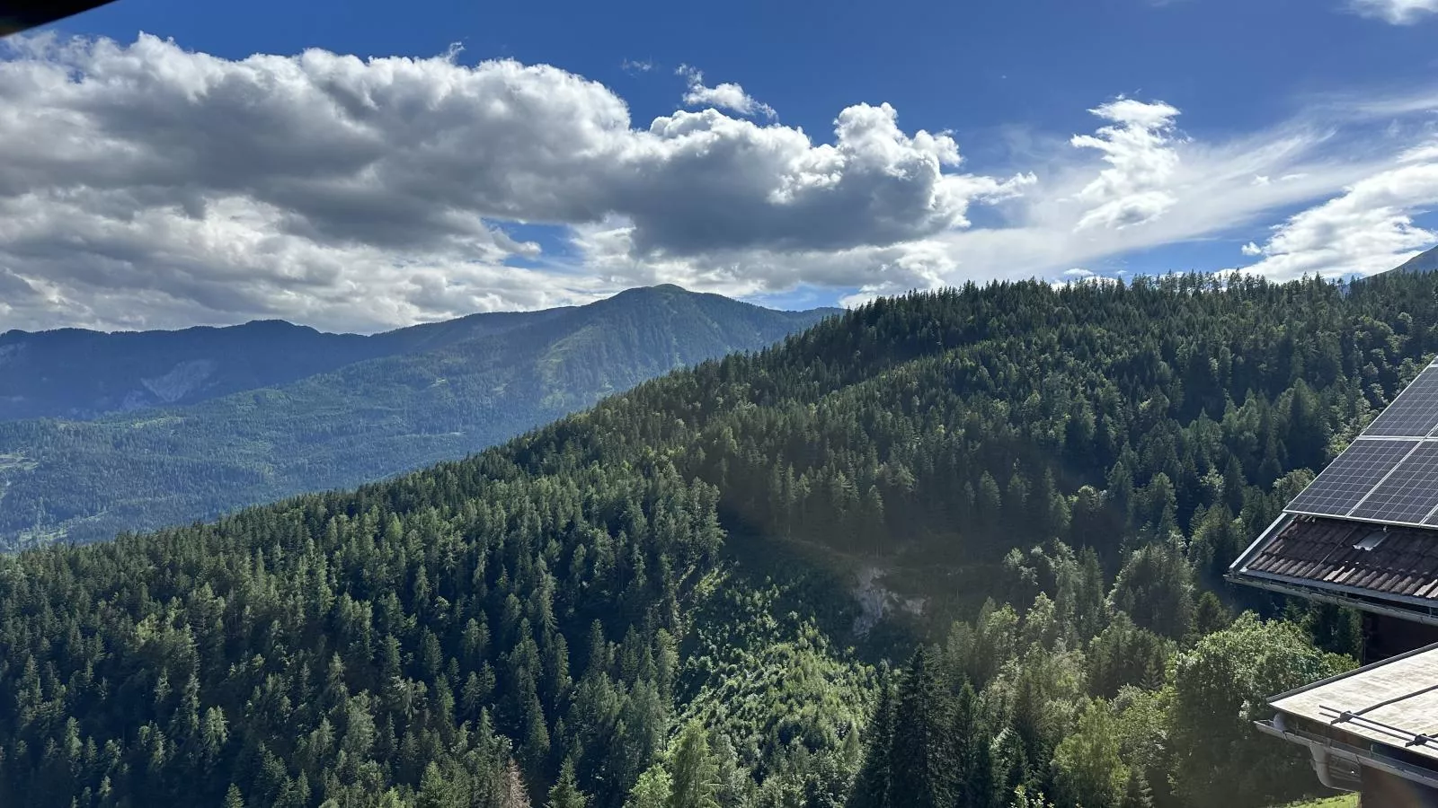 Blick ins Gailtal-Uitzicht zomer