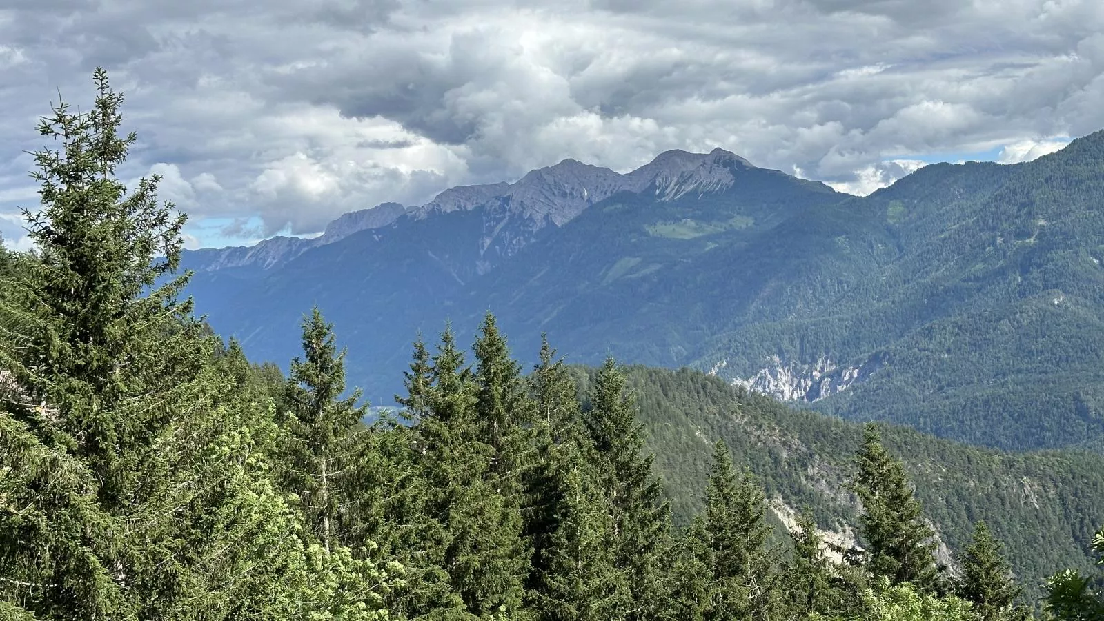 Blick ins Gailtal-Uitzicht zomer