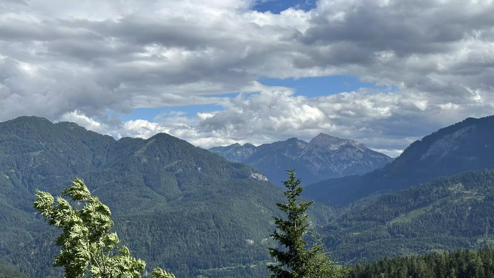 Blick ins Gailtal-Uitzicht zomer