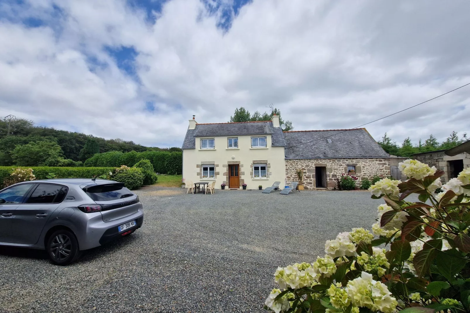 Maison de vacances en campagne Guerlesquin-Buitenkant zomer