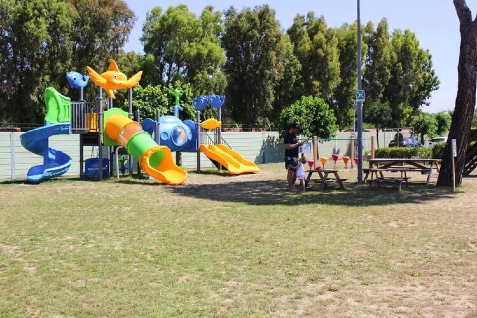 Ferienanlage La Cecinella Villaggio Turistico Cecina Mare Typ Trilo D Villette piano terra-giardino-Buitenkant zomer