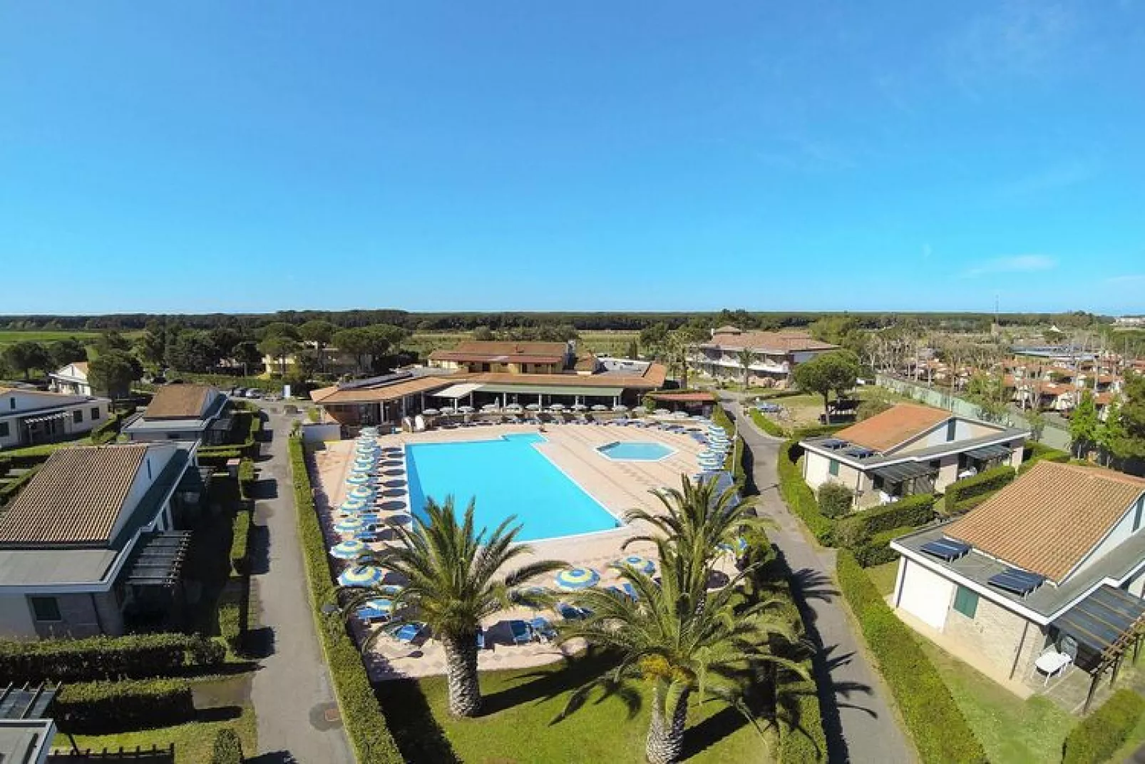 Appartement in Cecina Mare met buitenzwembad-Uitzicht